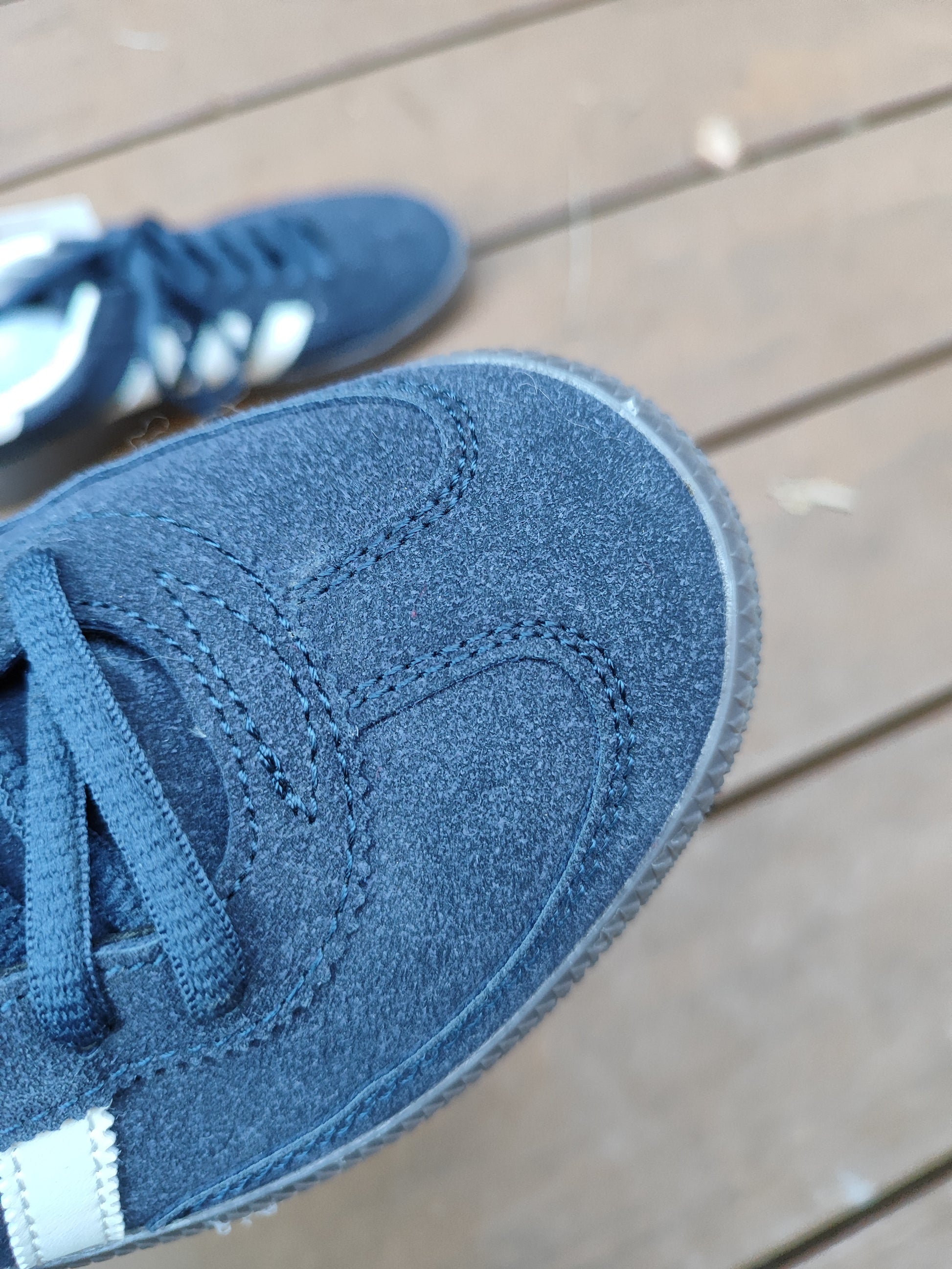 נעלי אדידס כחולות פסים לבנים - Image 5 by Adidas