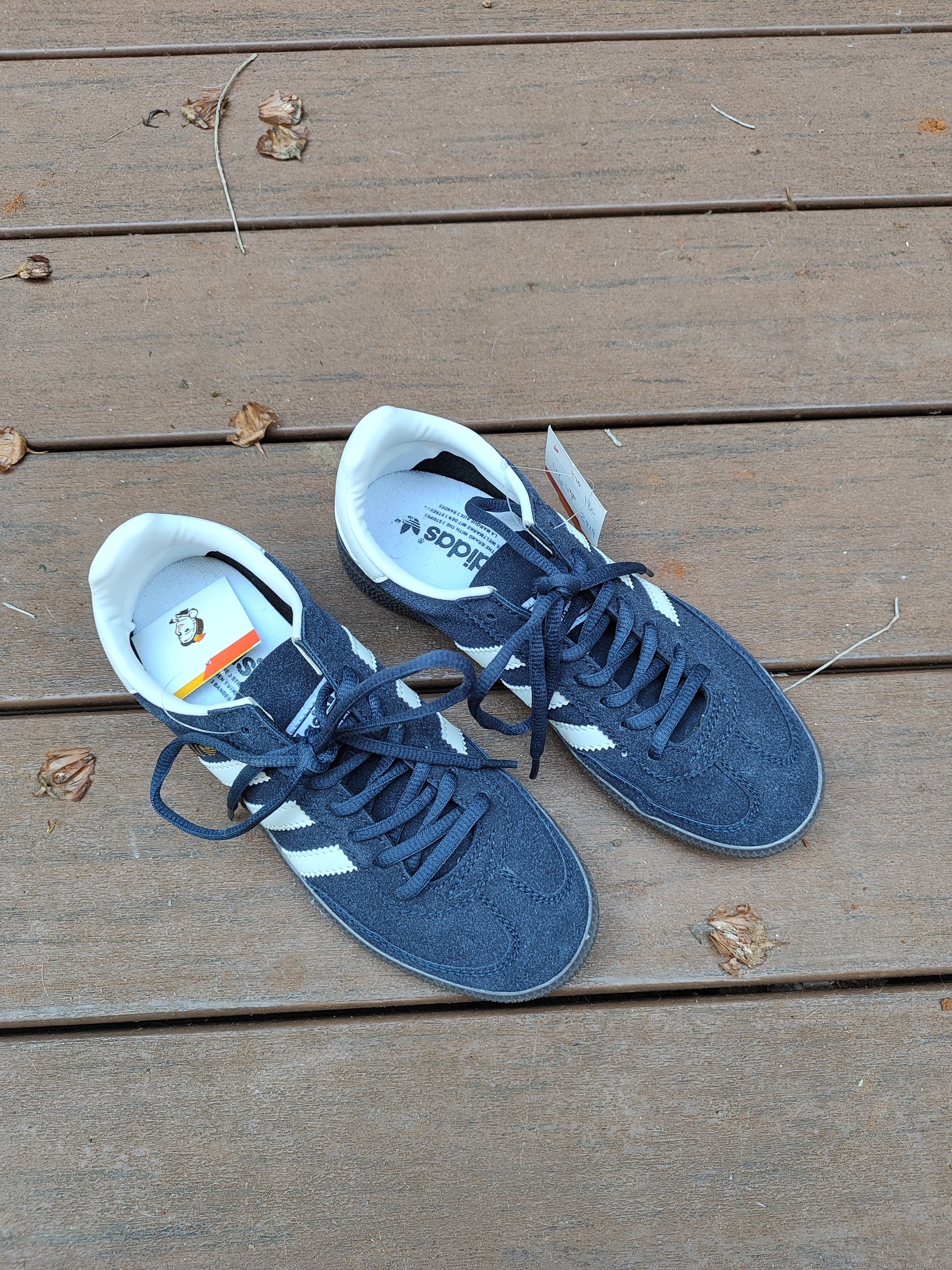 נעלי אדידס כחולות פסים לבנים - Image 6 by Adidas