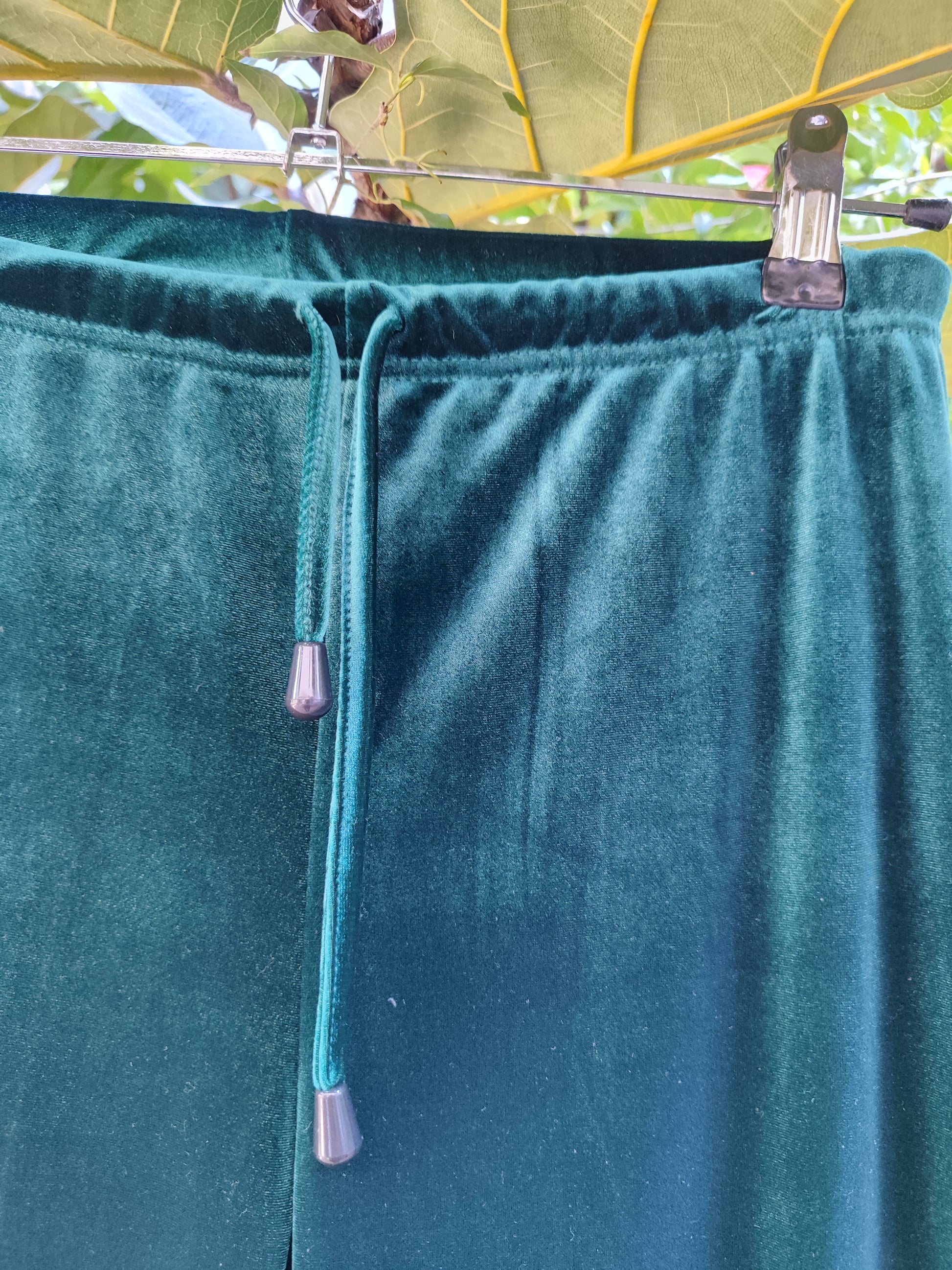 מכנסים קטיפתי ירוק כהה רחב קרסוליים - Image 3