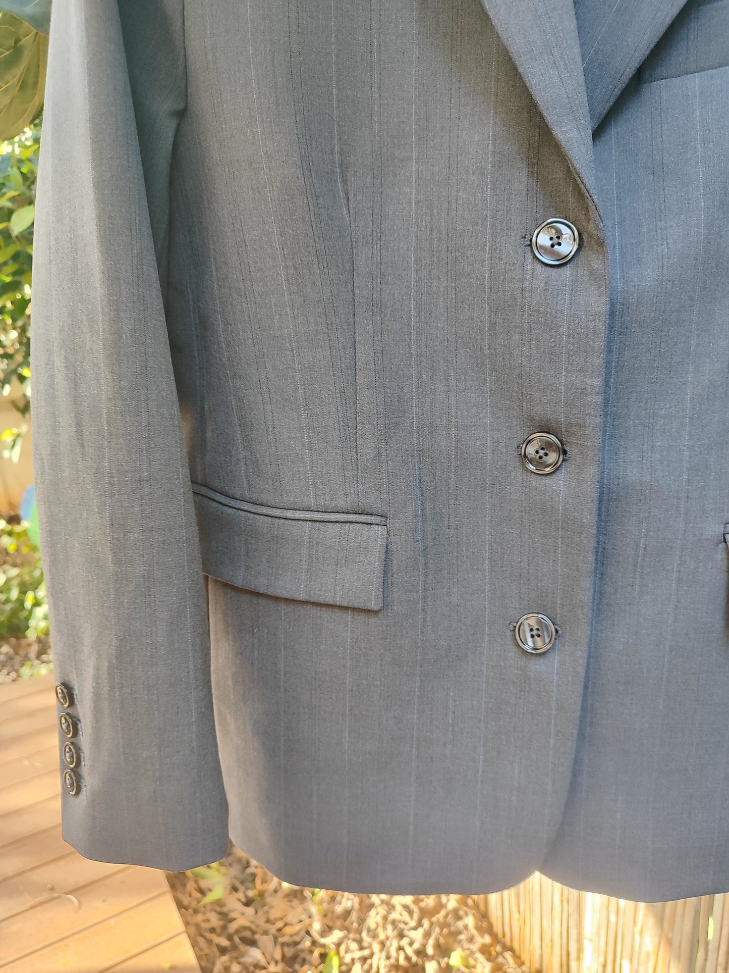 בלייזר אפור קלאסי בפסים דקיקים  by MNG - Size M