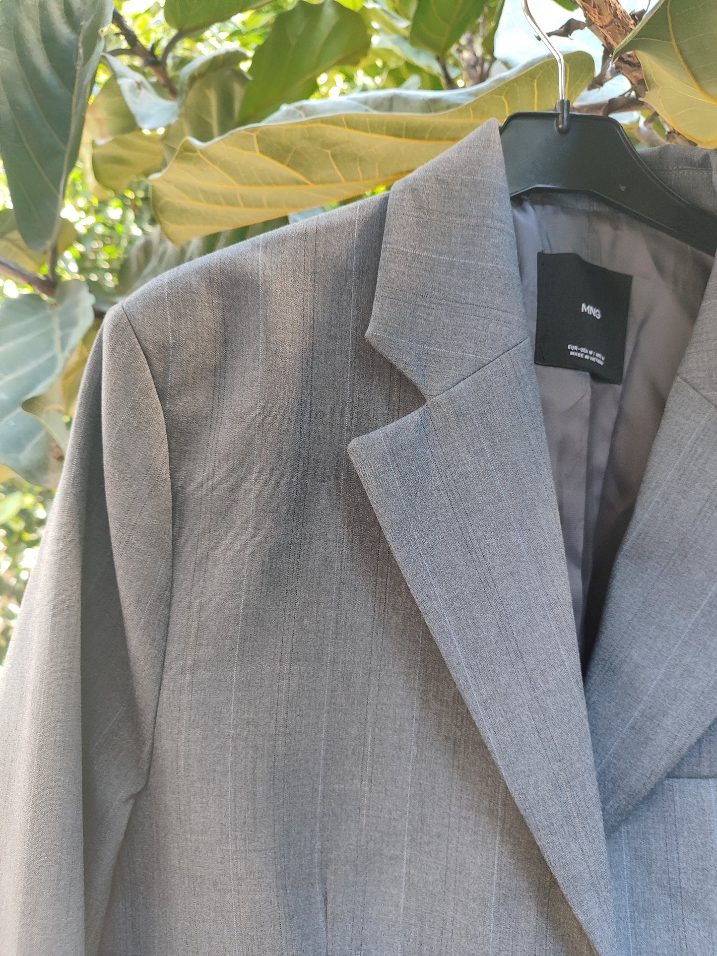 בלייזר אפור קלאסי בפסים דקיקים  - Image 3 by MNG