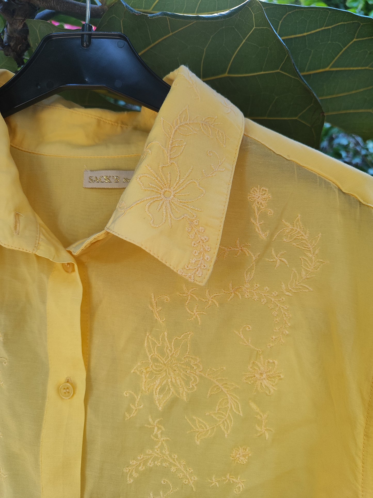 חולצה צהובה דקיקה עדינה רקומה בחזית by S - Size L