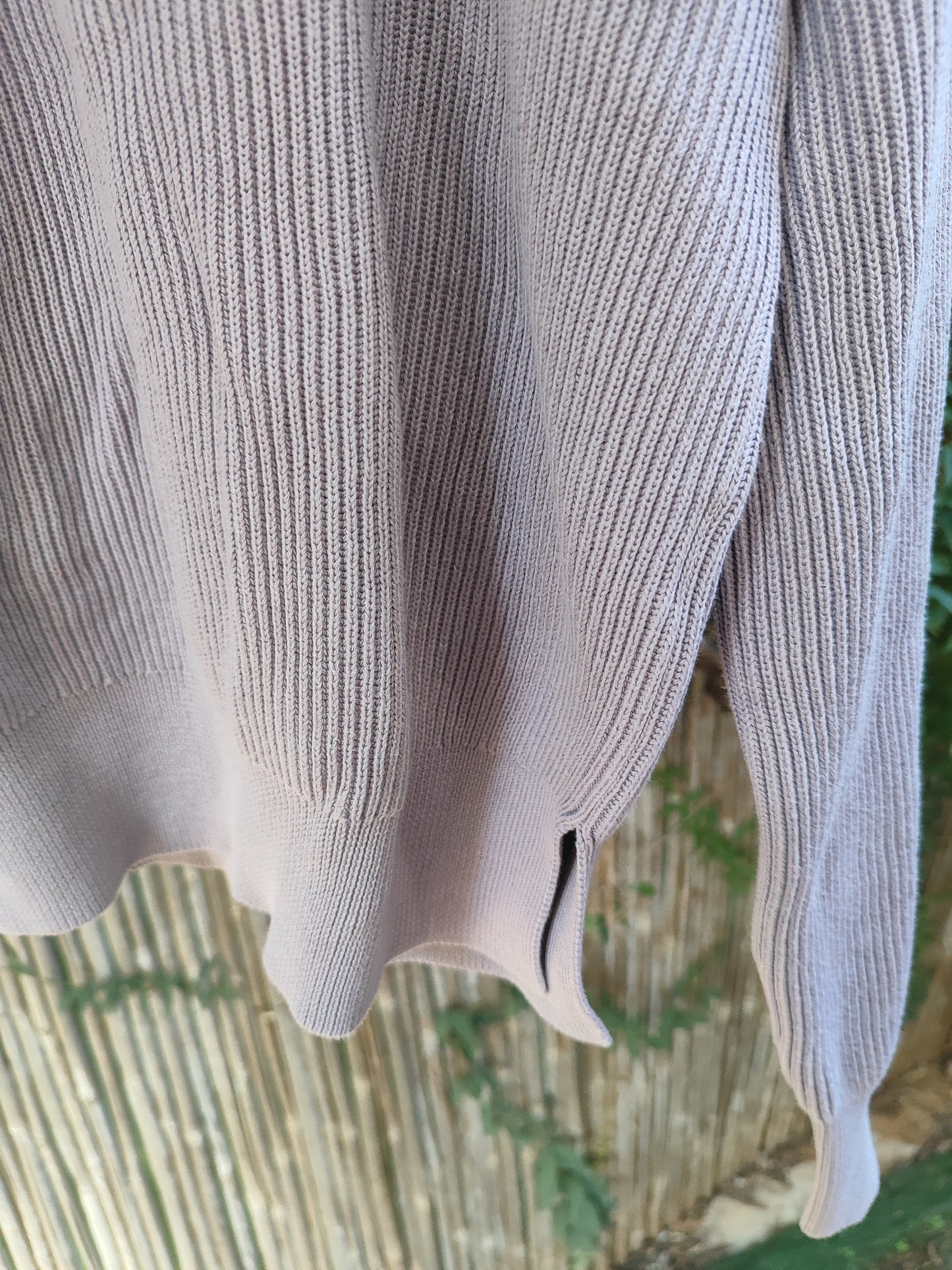 סוודר סגול לילך קלאסי שסע בצדדים by Brunello Cucinelli - Size M-L