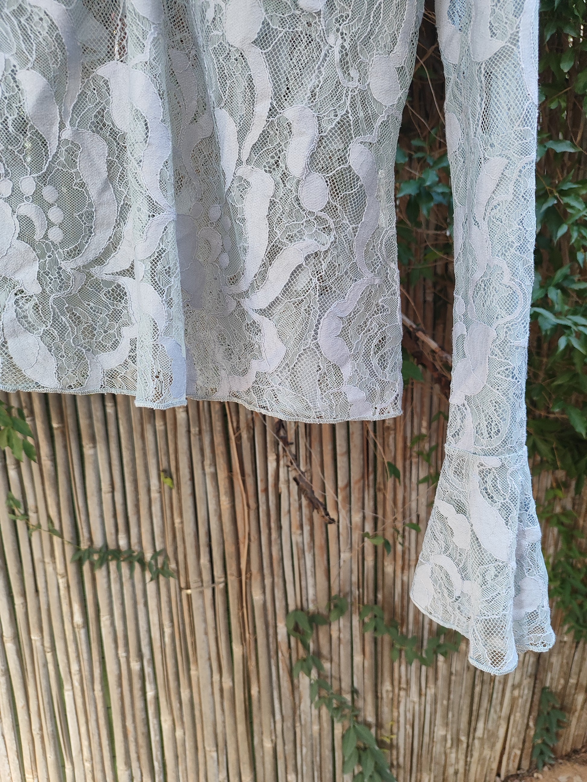 חולצת תחרה שקופה אפורה/תכלת  - Image 2 by H&M