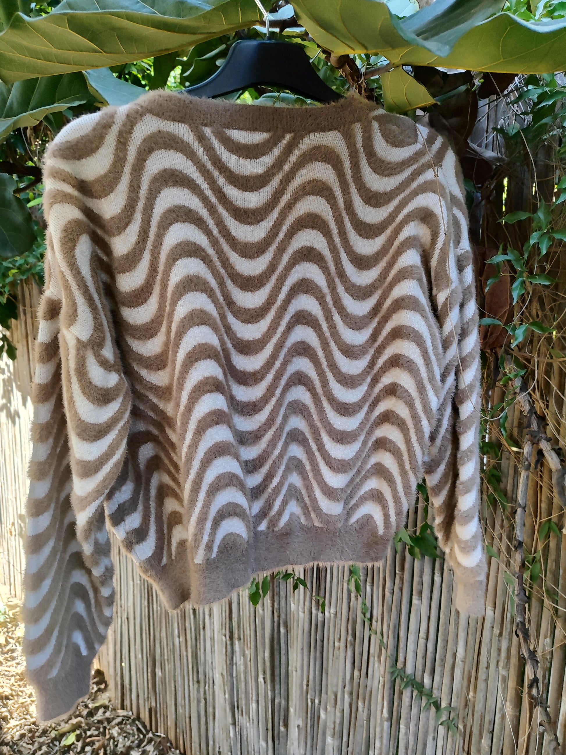 סוודר גלים חום של חום וקרם - Image 3 by GOLD KIDS