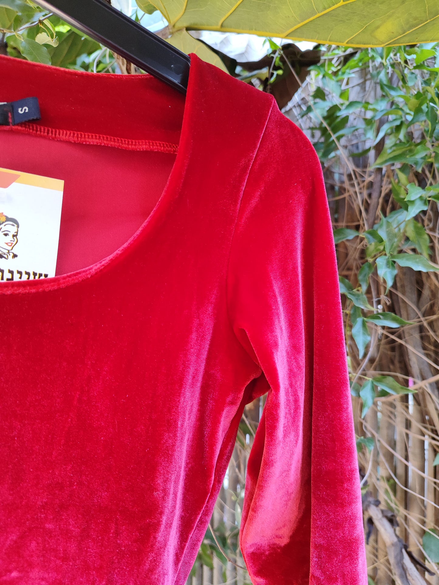 בגד גוף קטיפה אדום תות - Image 3 by Opera