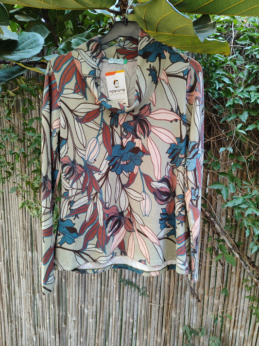 חולצה גולף מפוזרת בפרחים ברקע פסטוק - Image 5 by Dreadlocks