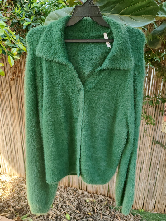 קרדיגן ירוק בקבוק מכופתר במראה פרוותי - Image 3