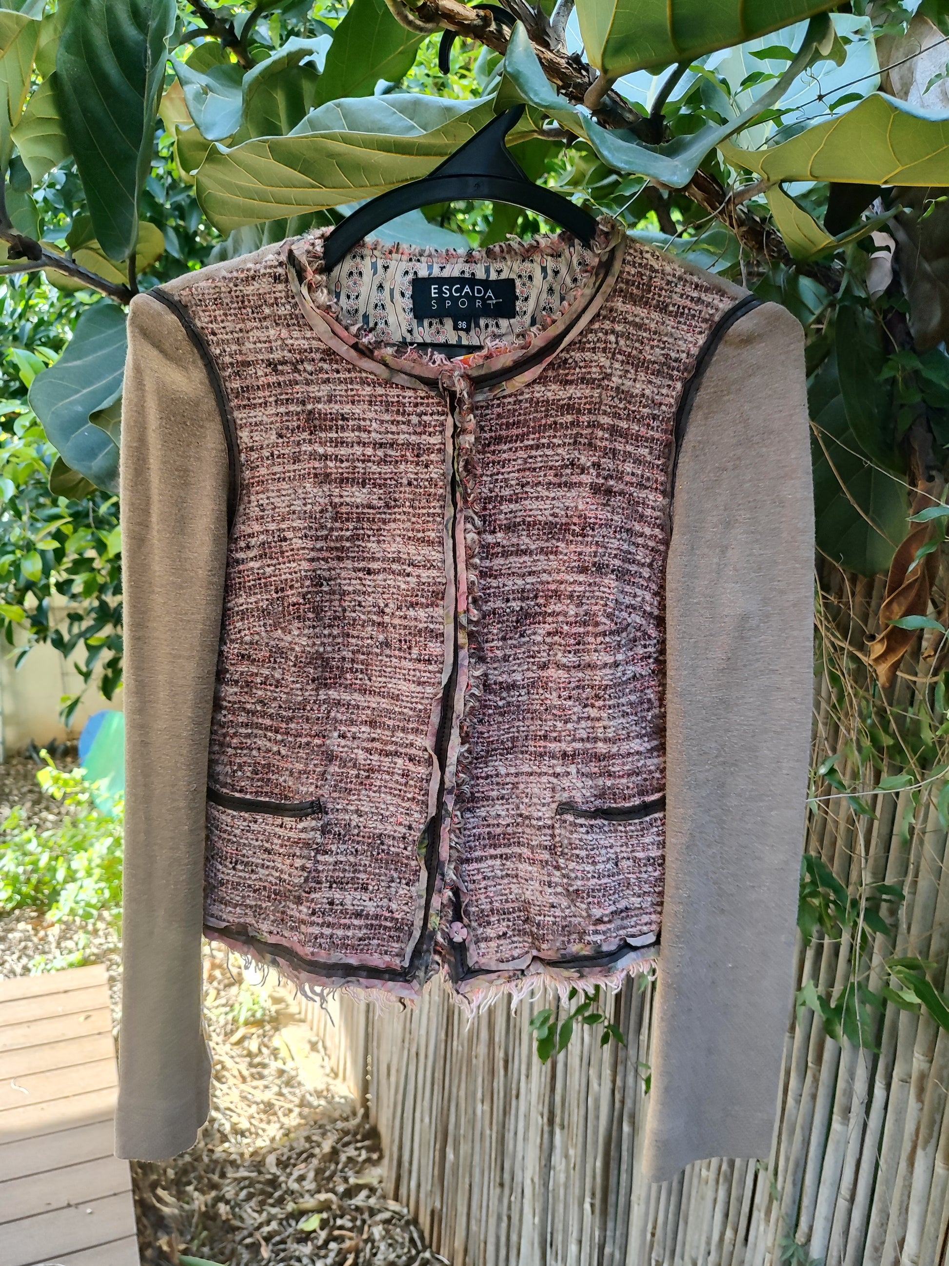 ג'קט בגוונים חומים בחזית ייחודית  - Image 3 by Escada Sport