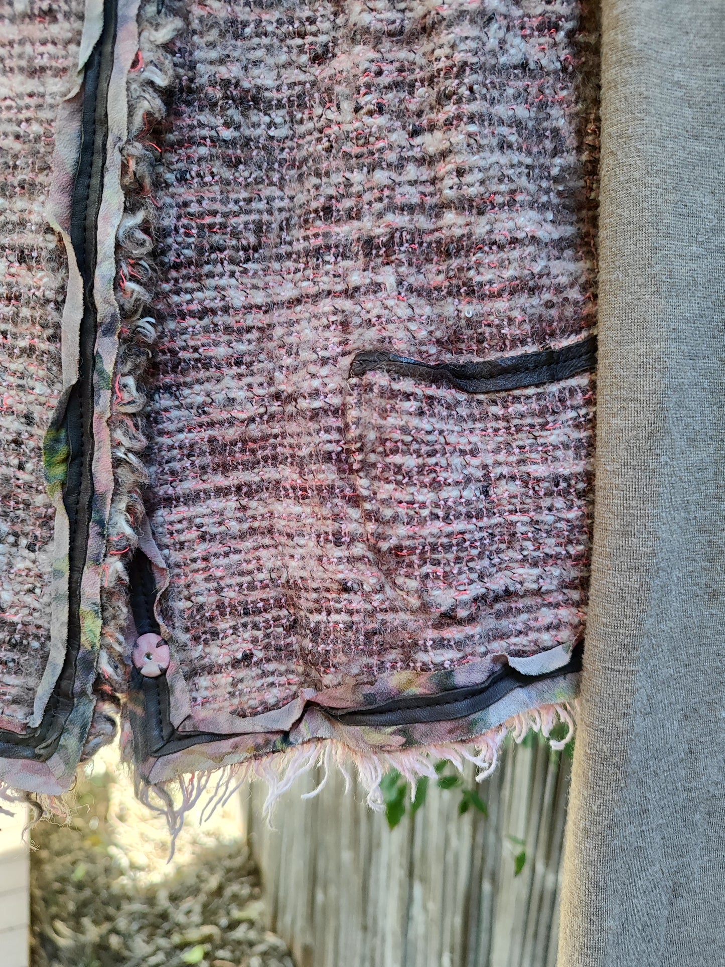 ג'קט בגוונים חומים בחזית ייחודית  - Image 4 by Escada Sport