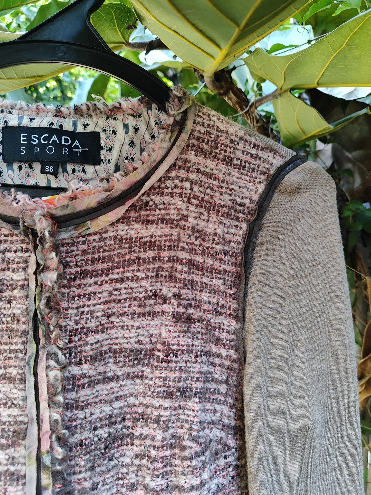 ג'קט בגוונים חומים בחזית ייחודית  - Image 5 by Escada Sport