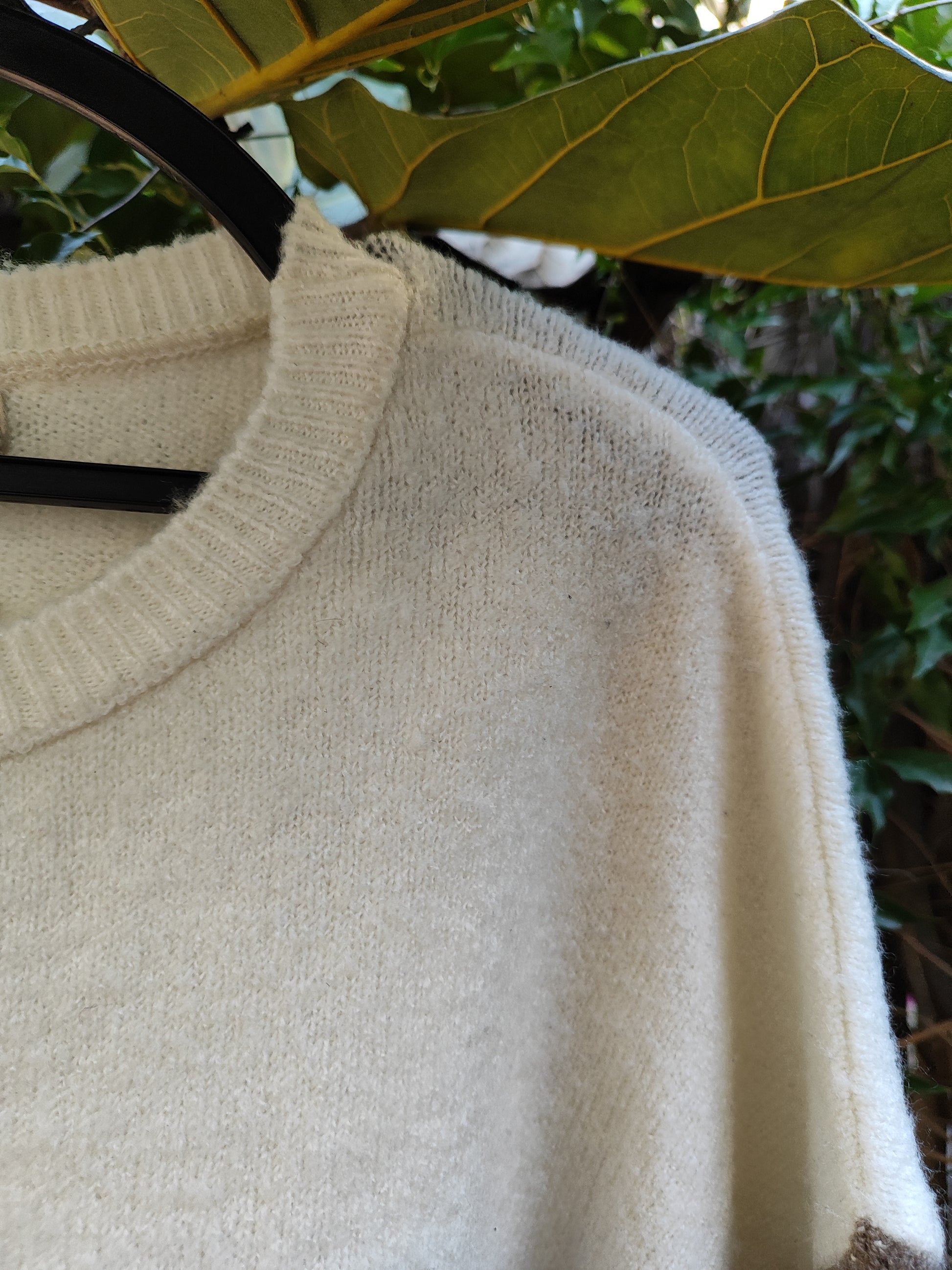 סוודר חצי קרם מוקה וקצת אפור  - Image 3 by Pull&Bear