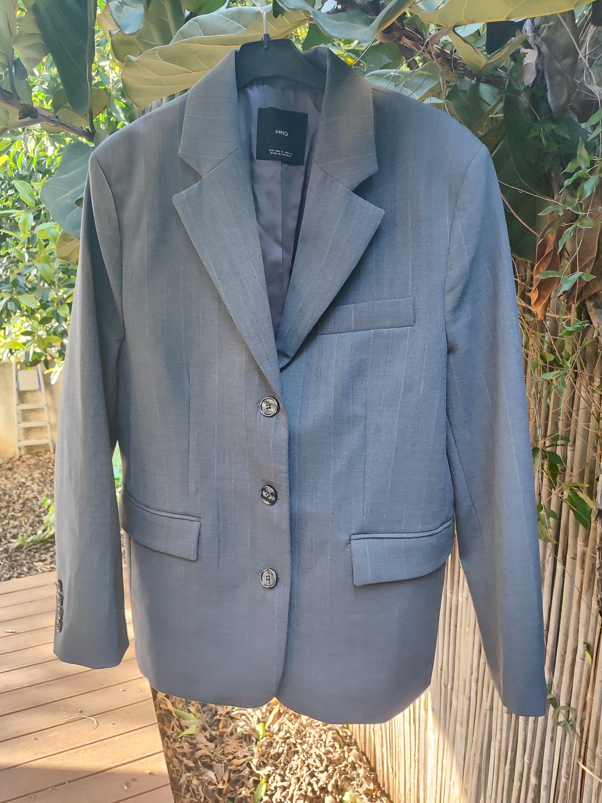 בלייזר אפור קלאסי בפסים דקיקים  - Image 5 by MNG