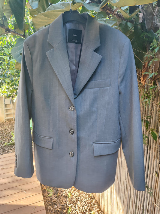 בלייזר אפור קלאסי בפסים דקיקים  - Image 5 by MNG