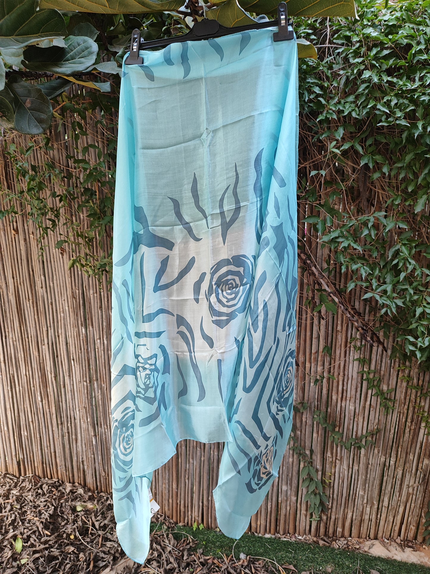 צעיף משי תכלת שושנים בכחול - Image 9