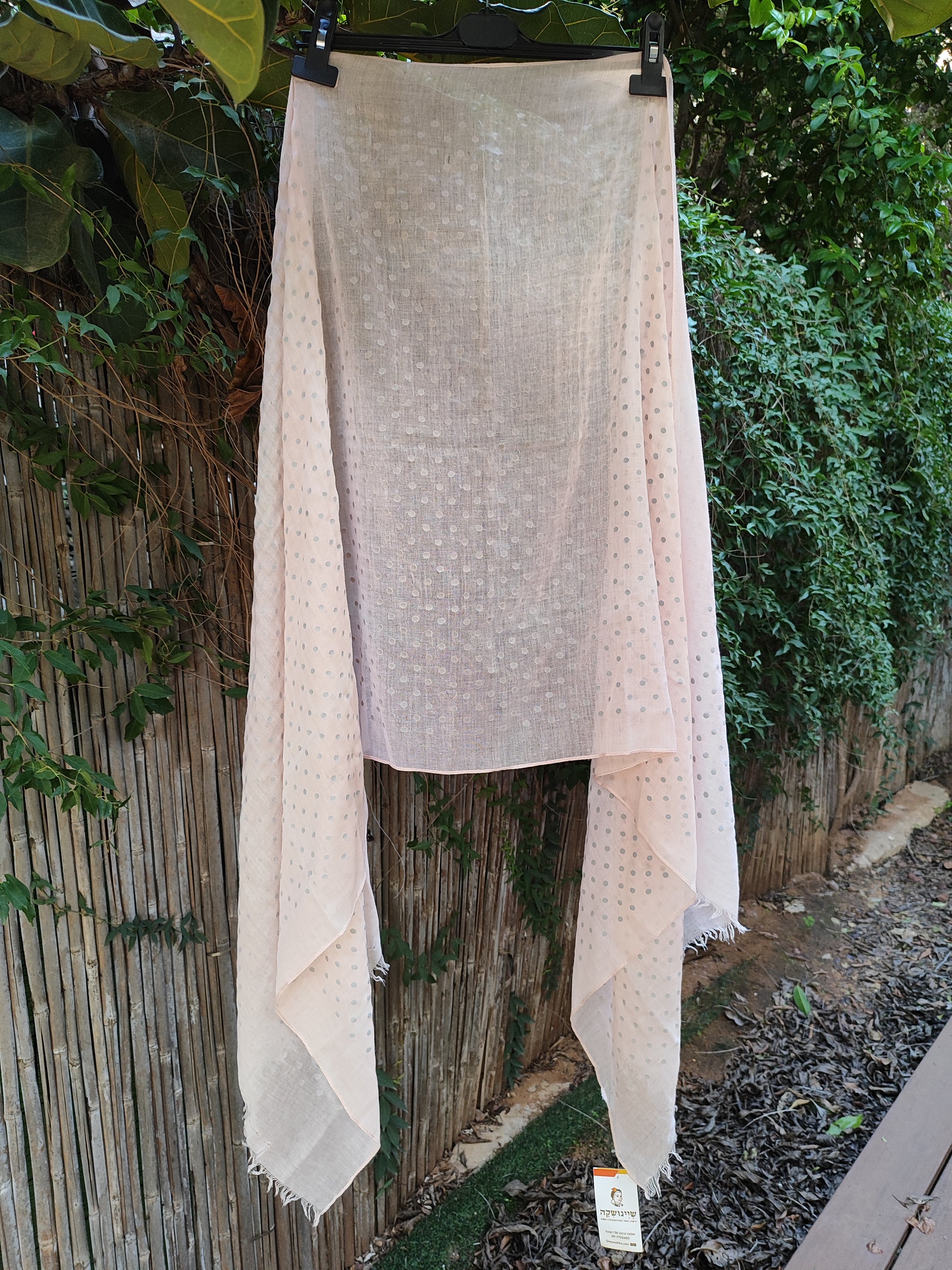 צעיף  ורוד בייבי עיגולים אפורים מפוזרים  - Image 7