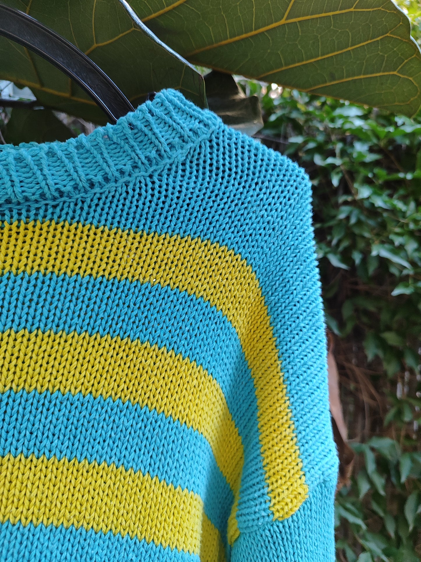 סוודר סרוג פסים כחול-צהוב לרוחב - Image 3 by Zara