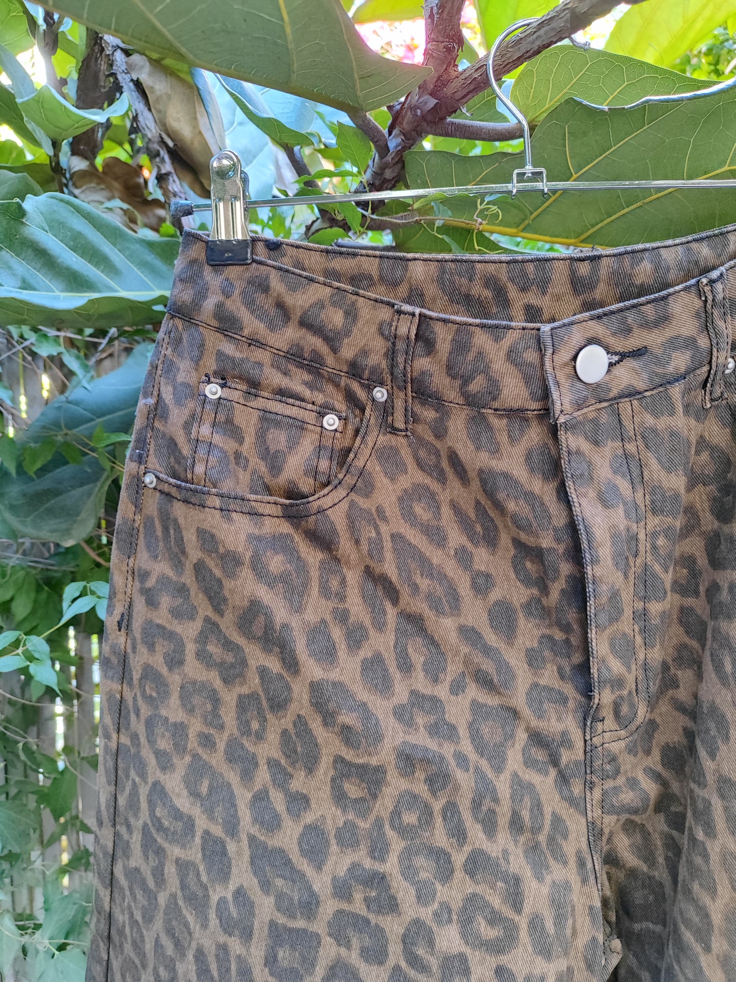 מכנסיים מנומרים בגזרה רחבה  - Image 3 by Dazy