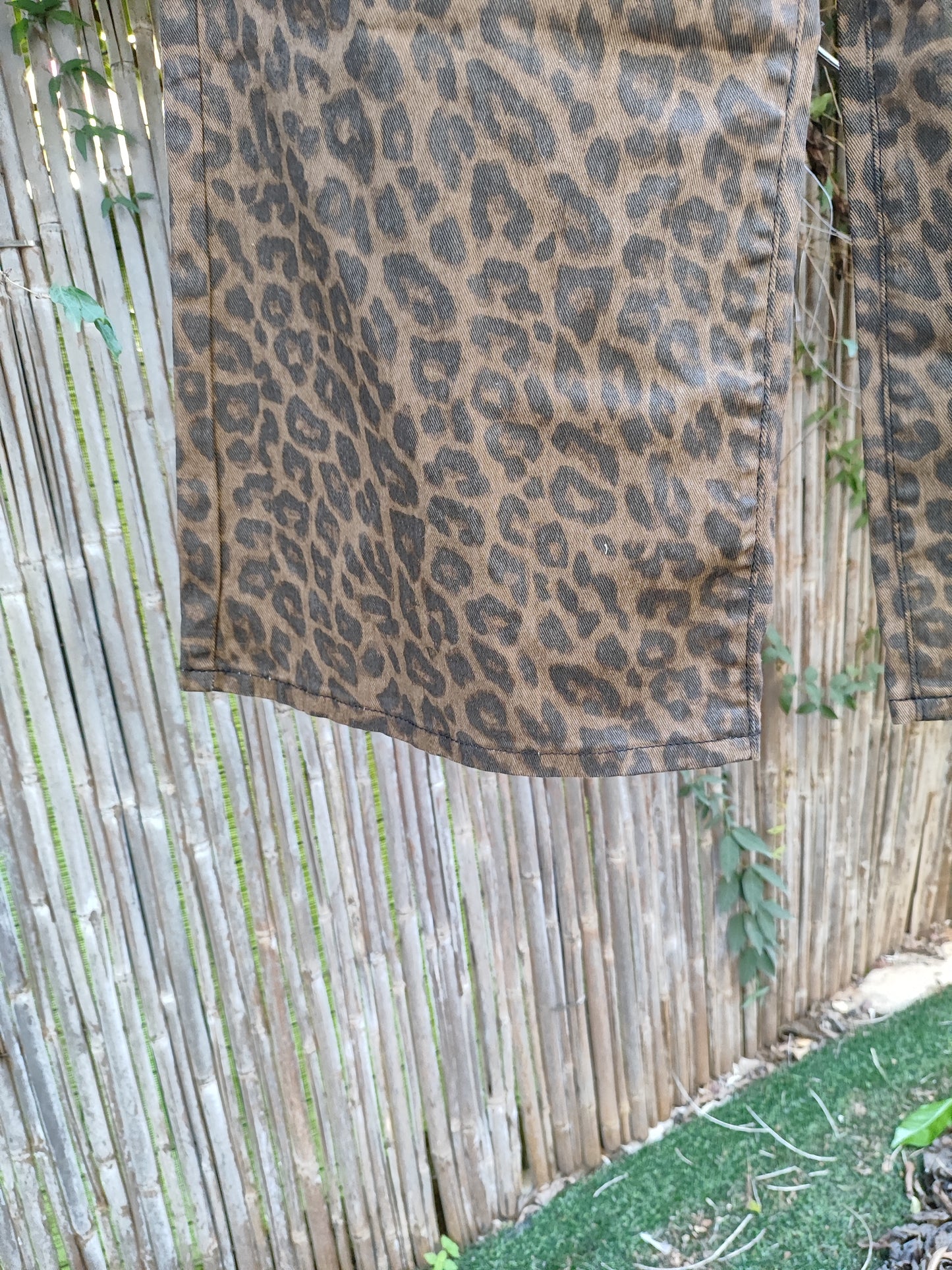 מכנסיים מנומרים בגזרה רחבה  - Image 5 by Dazy