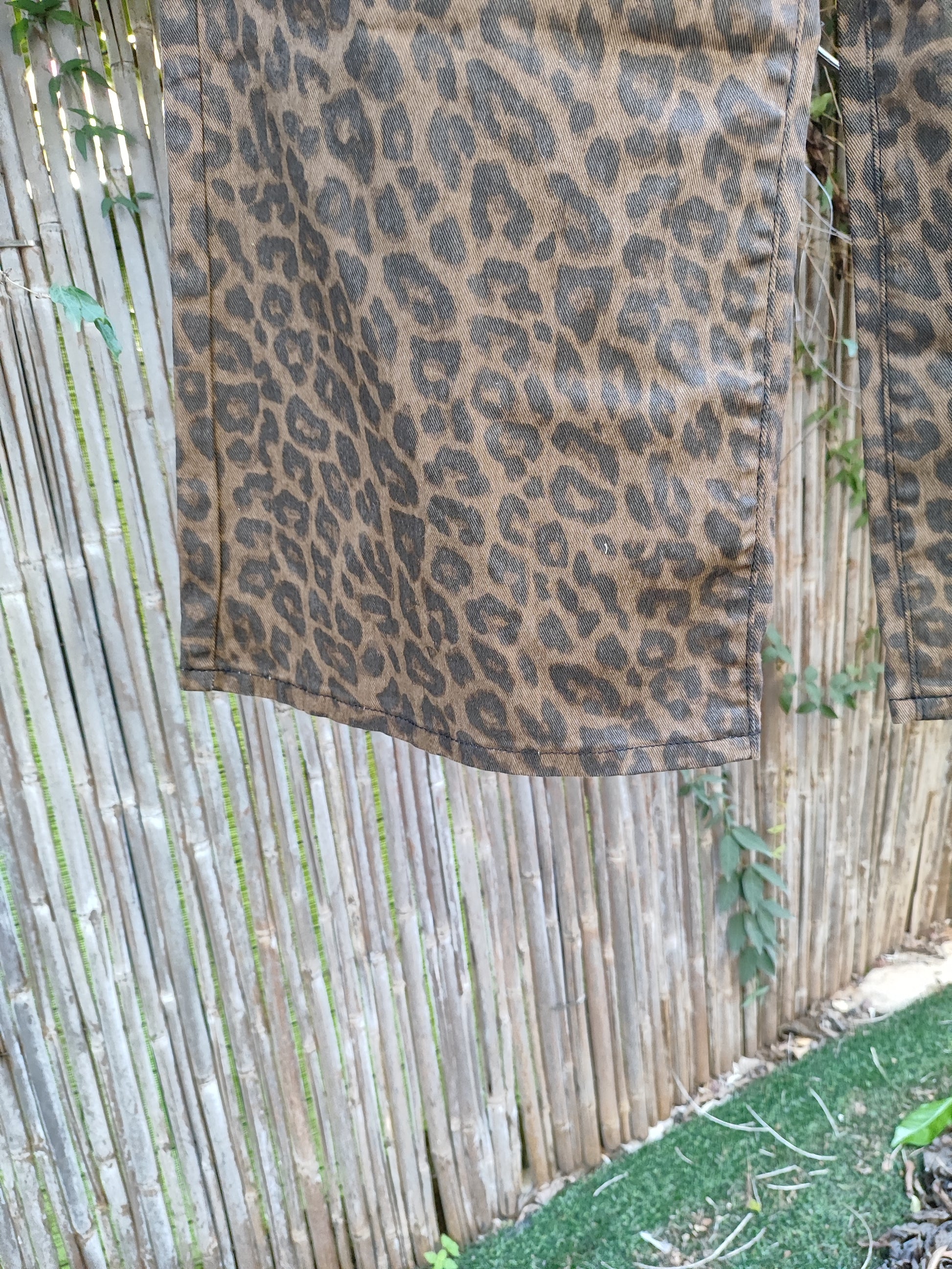 מכנסיים מנומרים בגזרה רחבה  - Image 5 by Dazy