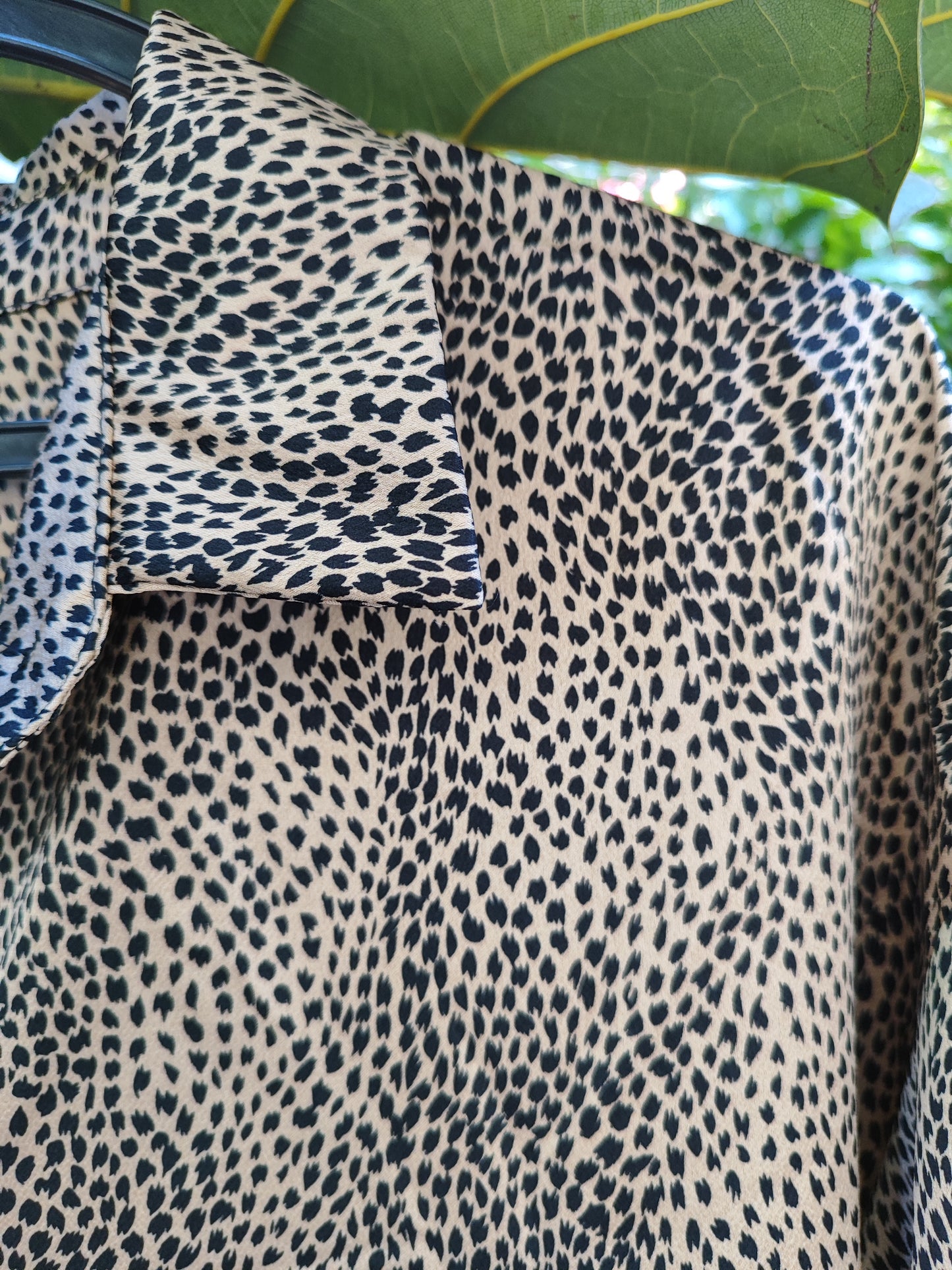 חולצת כפתורים מנומרת דקה ונעימה - Image 2 by Duty moti