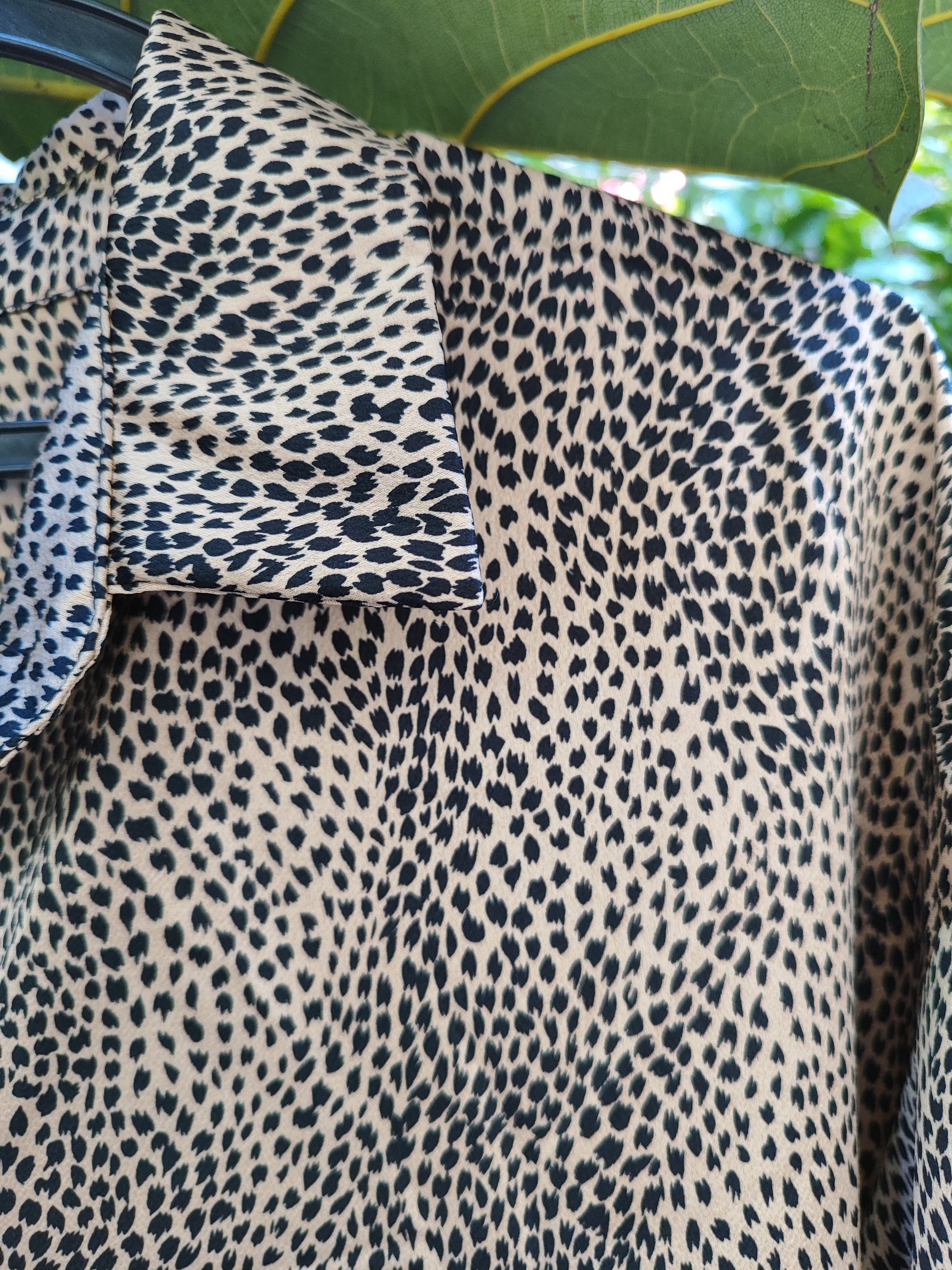 חולצת כפתורים מנומרת דקה ונעימה - Image 2 by Duty moti