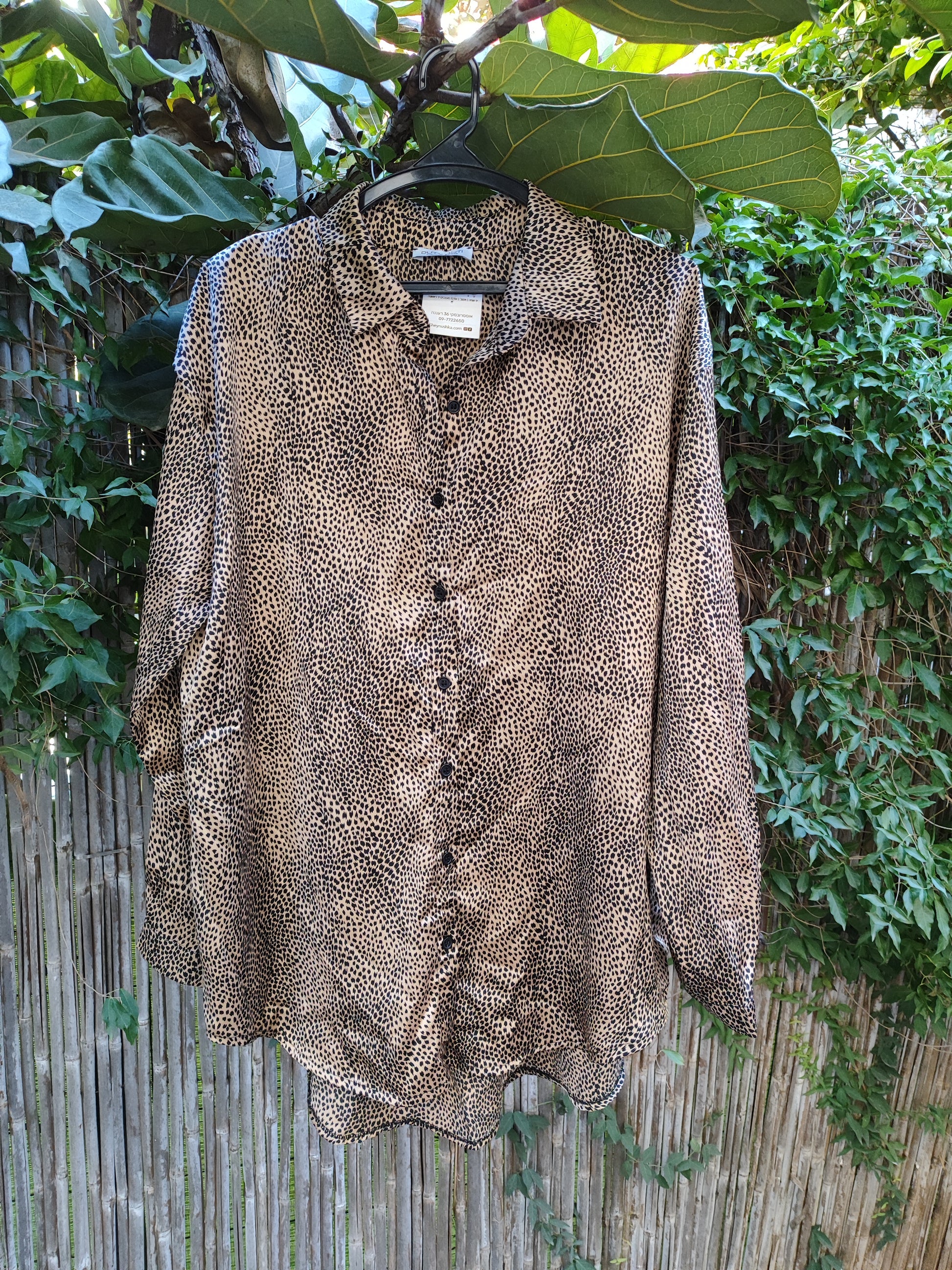 חולצת כפתורים מנומרת דקה ונעימה - Image 3 by Duty moti