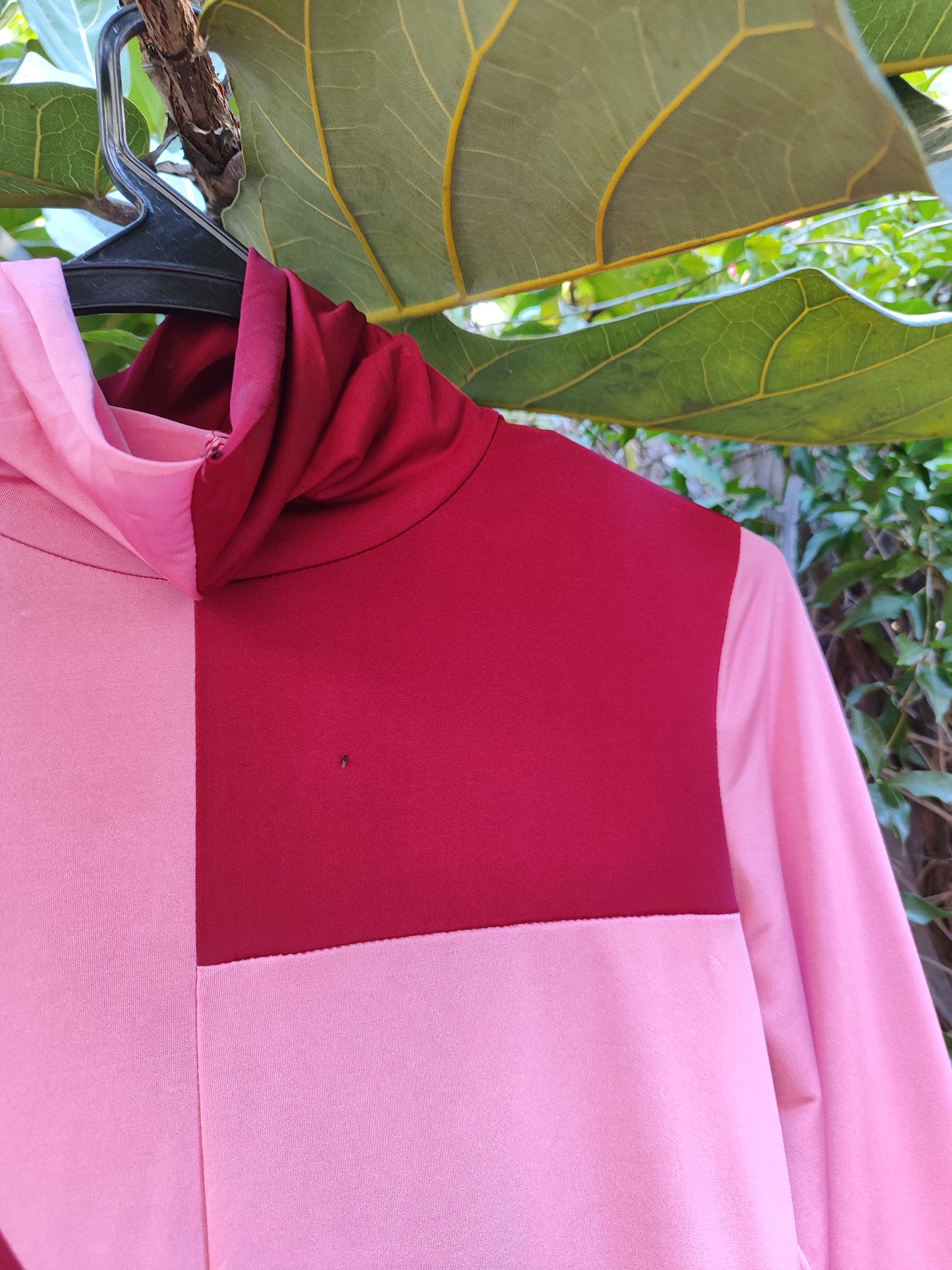  Shahar Avnet חולצה גולף ורוד ודובדבן  - Image 2 by Shahar Avnet