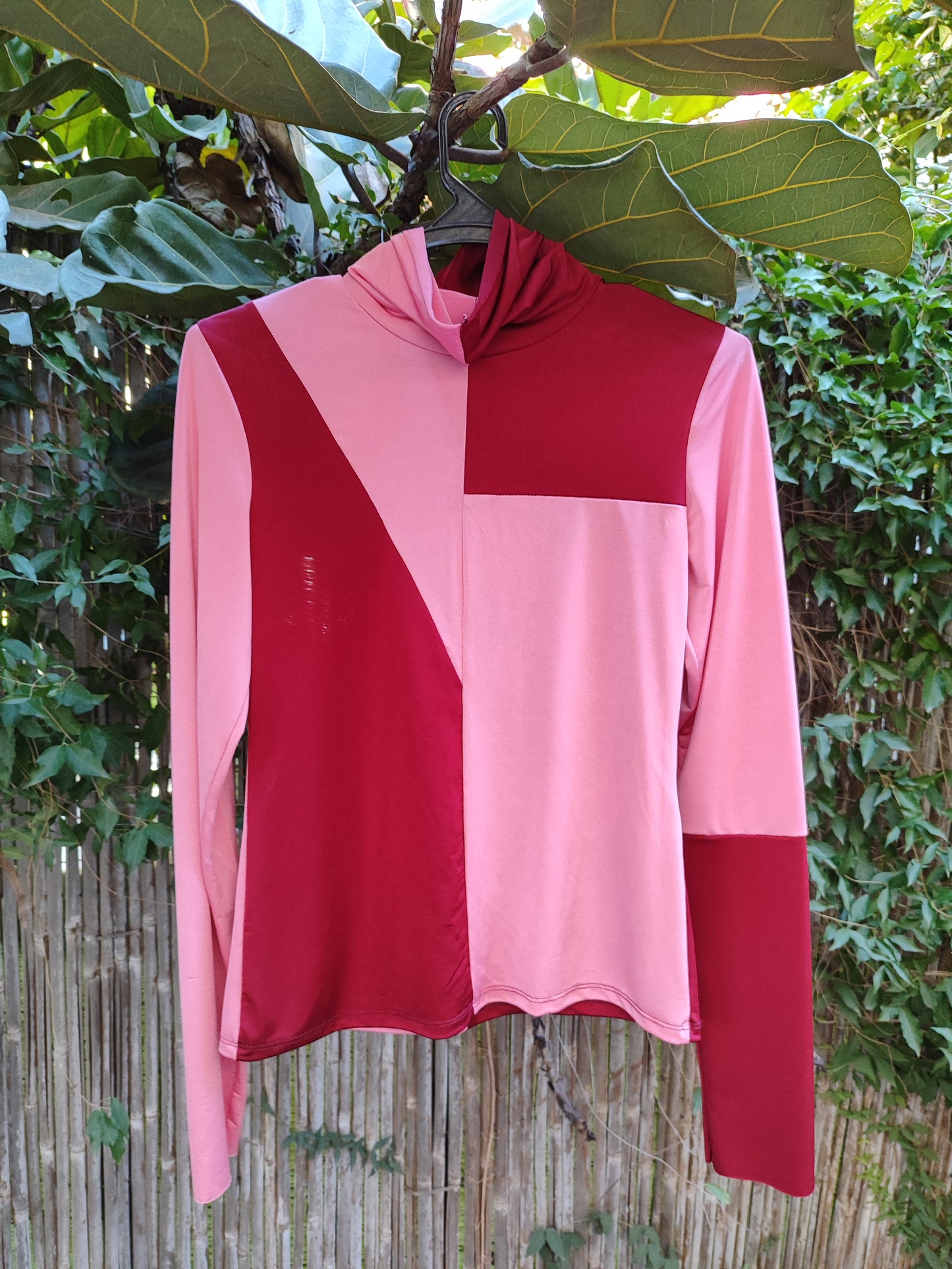  Shahar Avnet חולצה גולף ורוד ודובדבן  - Image 3 by Shahar Avnet