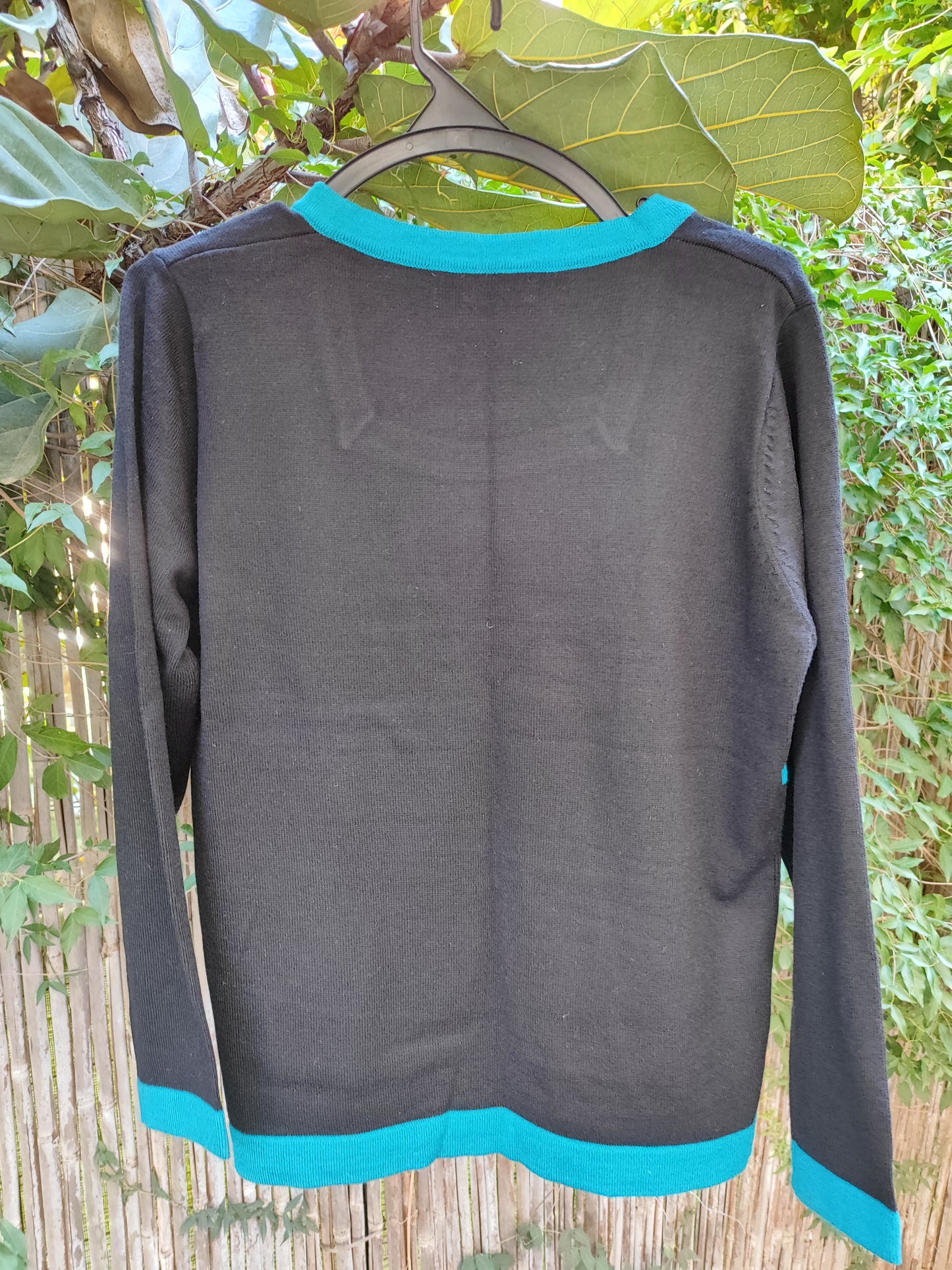 סוודר וינטג' במבוך טורכיז על רקע שחור - Image 3 by Madflower