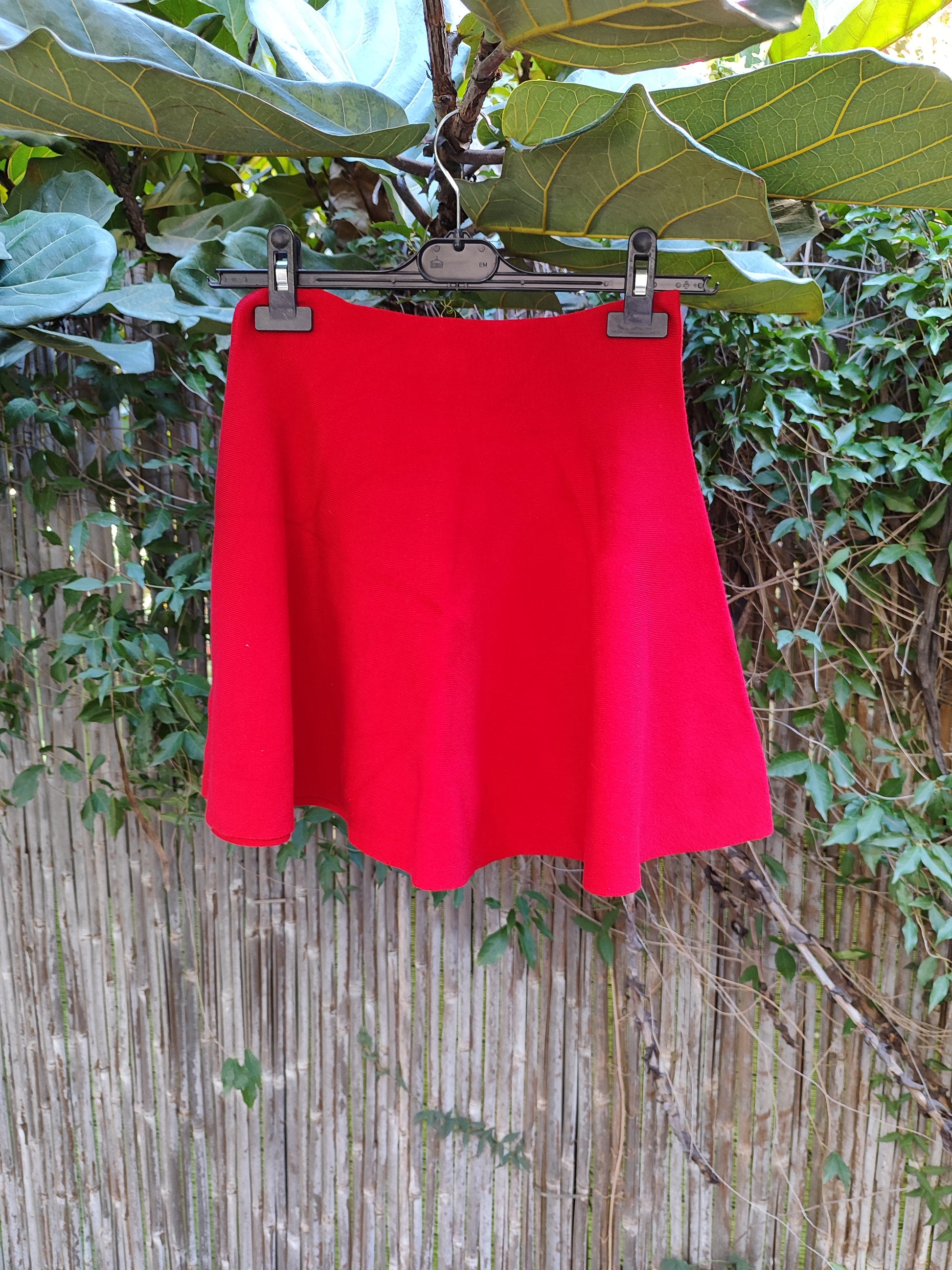 חצאית מיני סריג אדומה פעמונית - Image 4 by Lihi Wang