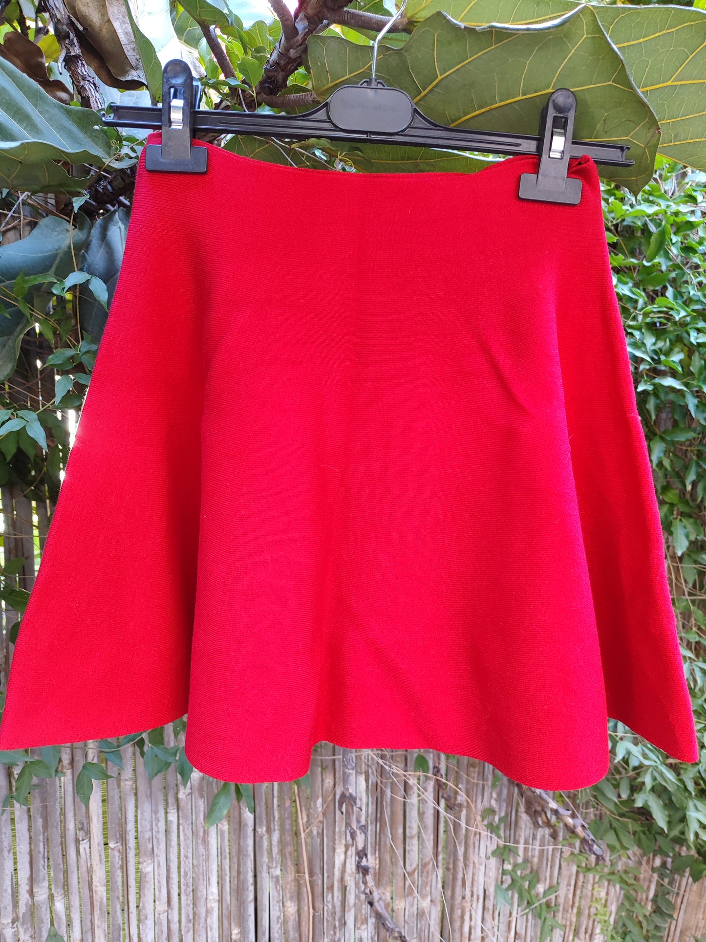 חצאית מיני סריג אדומה פעמונית - Image 5 by Lihi Wang