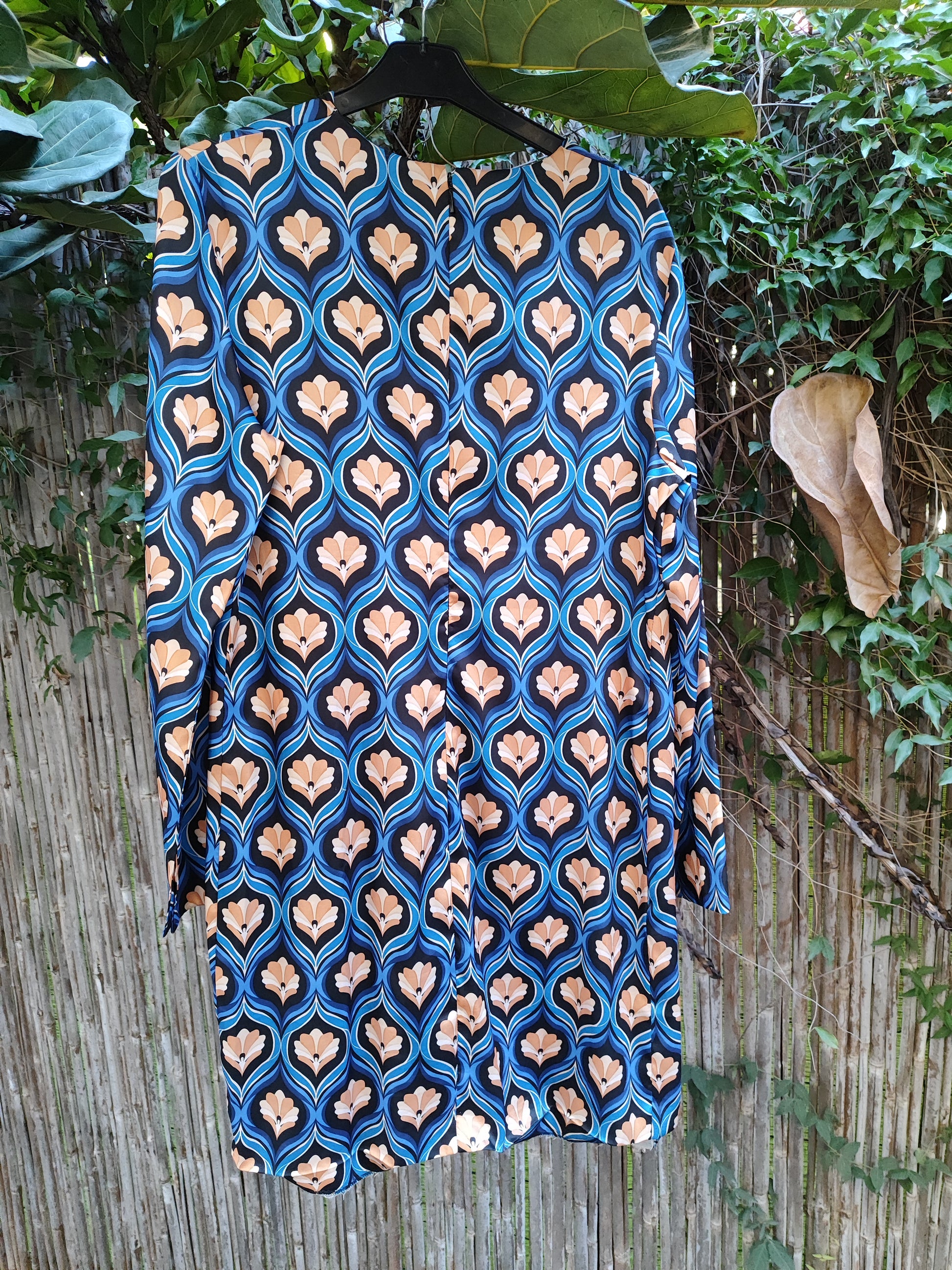 שמלת דקה הדפס רטרו פרחוני  - Image 3 by Mango