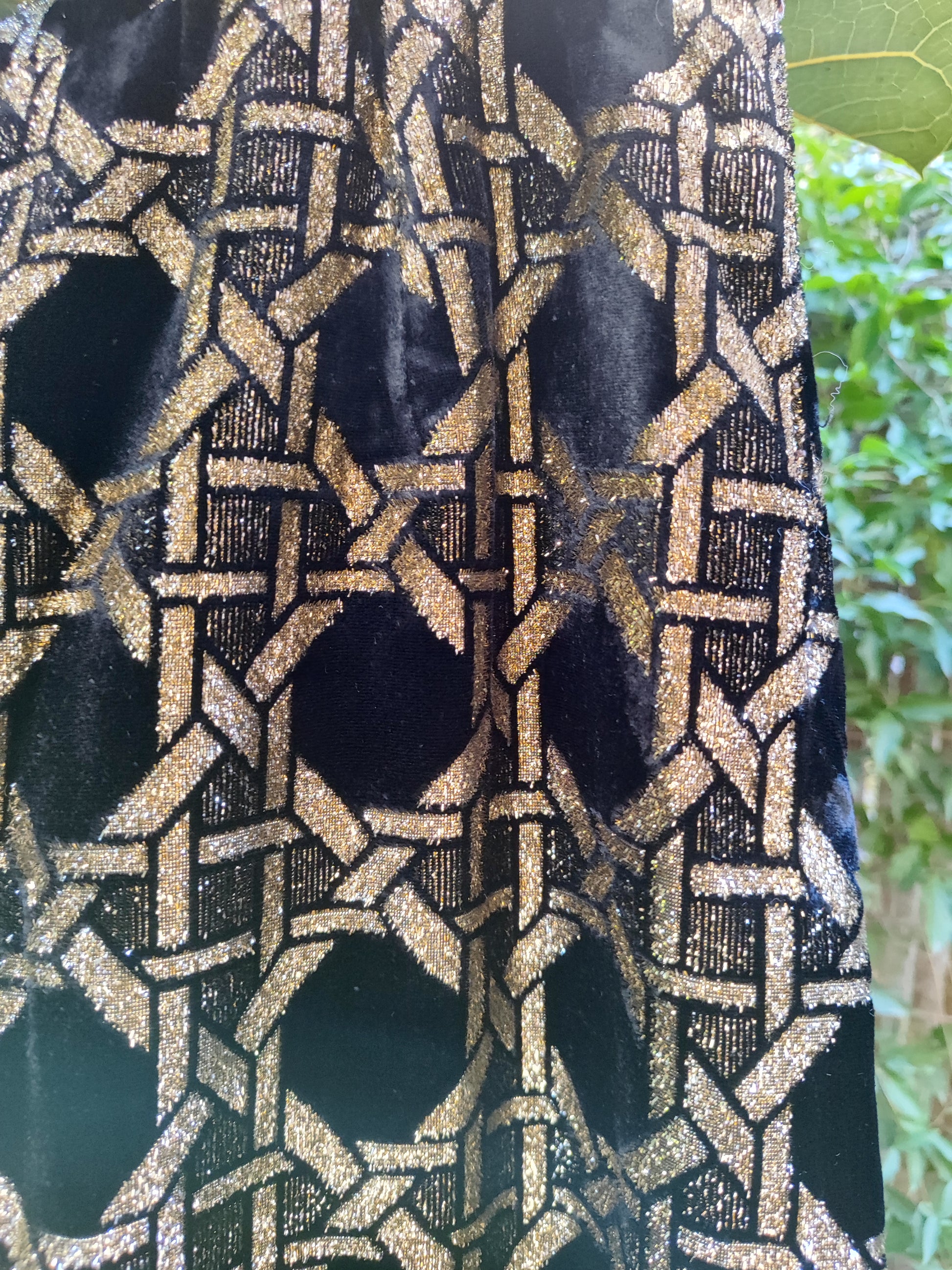 חצאית קטיפה שחורה מנצנצת במגן דוד  - Image 5