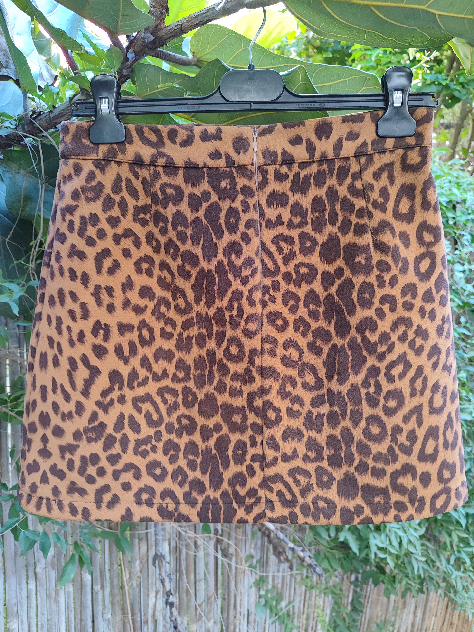 חצאית מיני מנומרת ברוכסן אחורי  - Image 4 by Ink