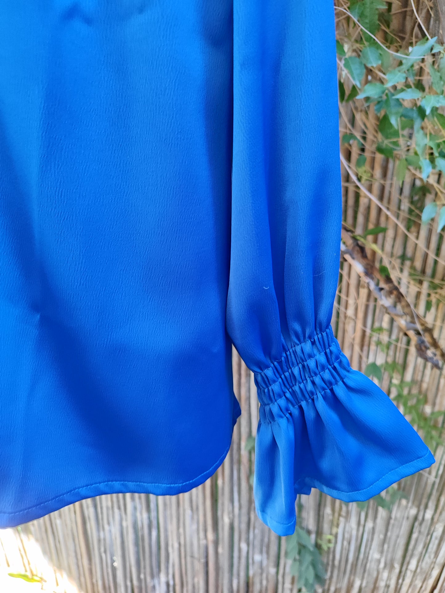  Nama Bezalel חולצה כחולה גימור מבריק וכיווצי שרוולים - Image 5 by Nama Bezalel