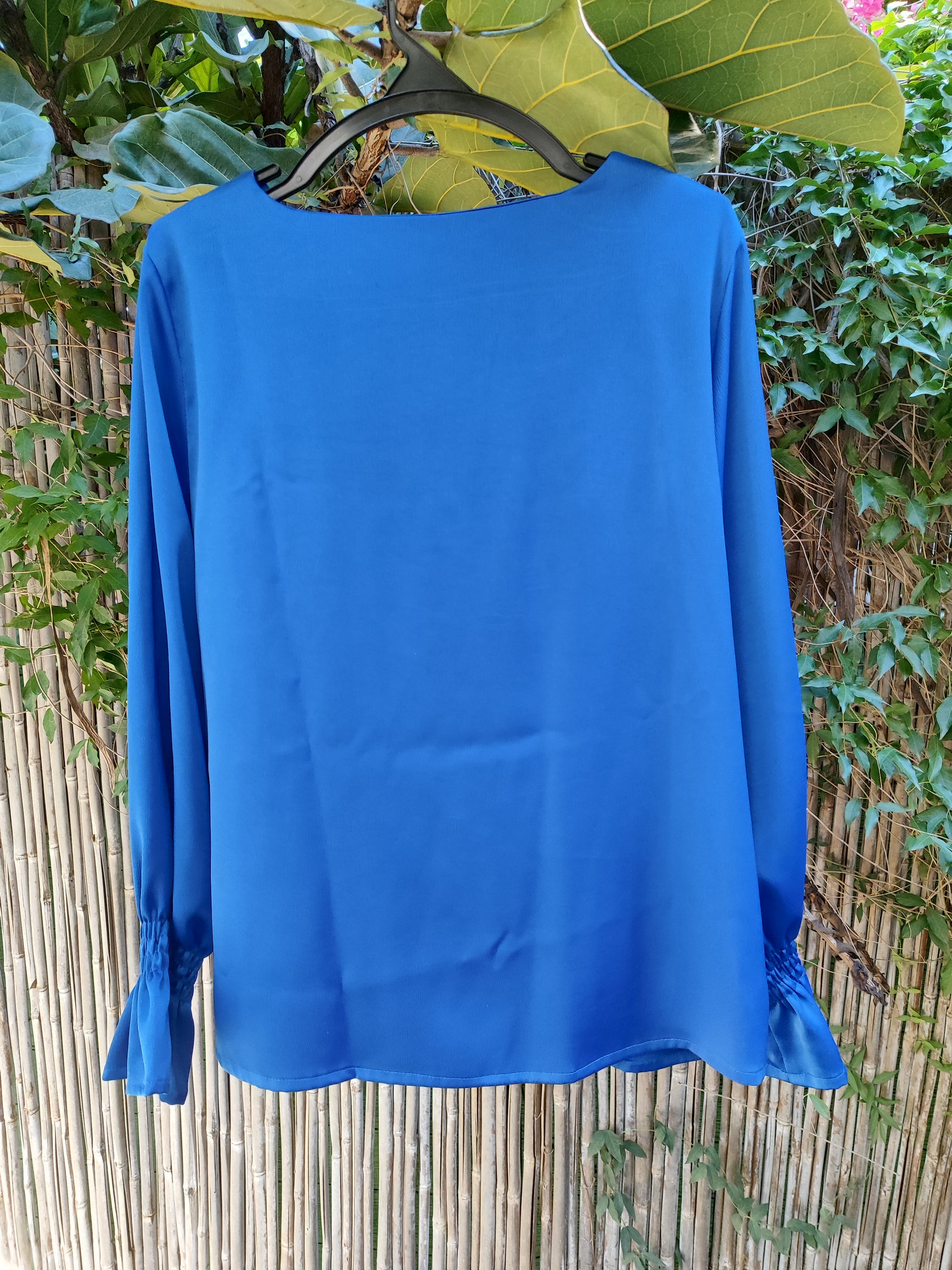  Nama Bezalel חולצה כחולה גימור מבריק וכיווצי שרוולים - Image 3 by Nama Bezalel