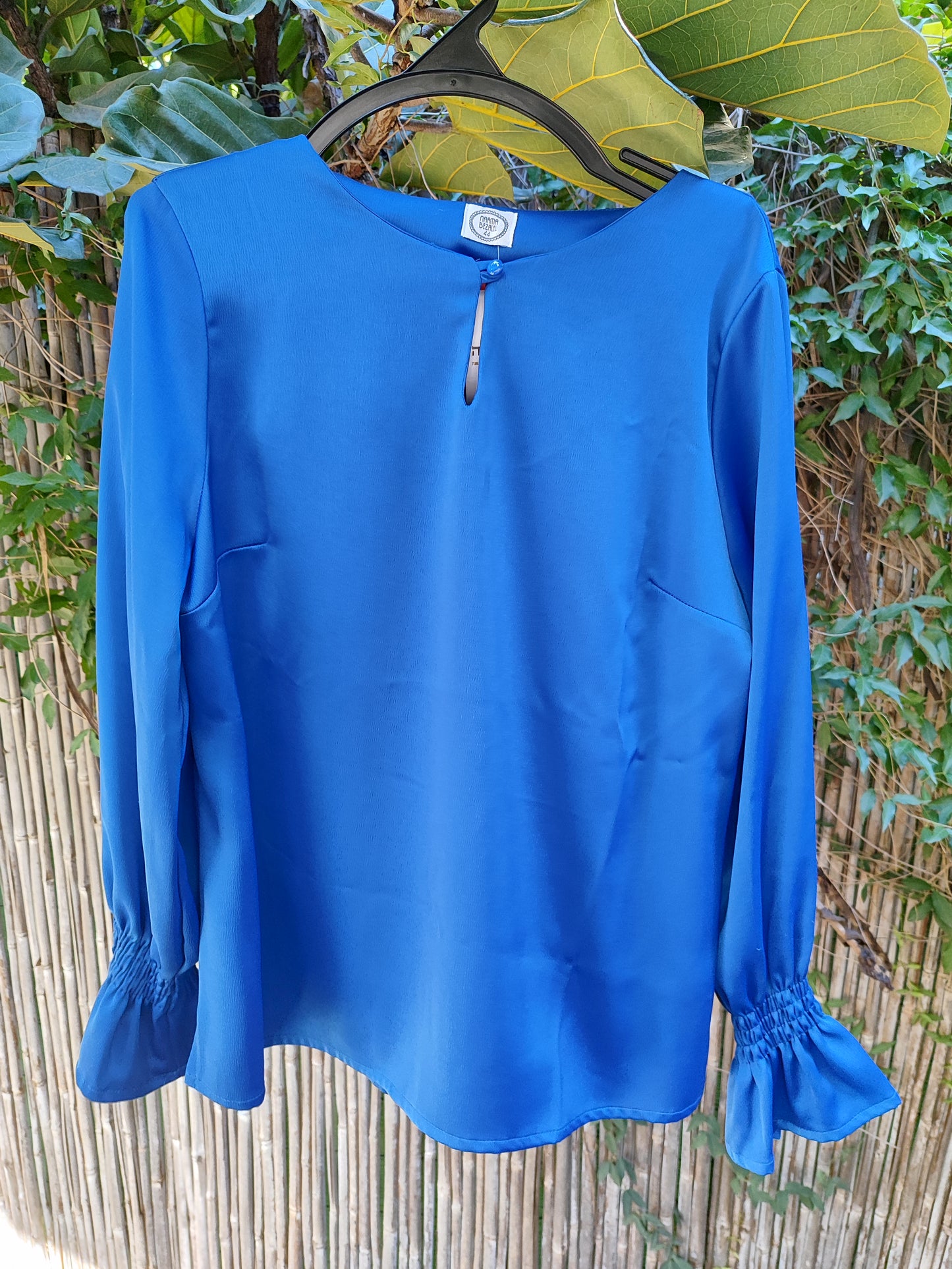  Nama Bezalel חולצה כחולה גימור מבריק וכיווצי שרוולים - Image 7 by Nama Bezalel