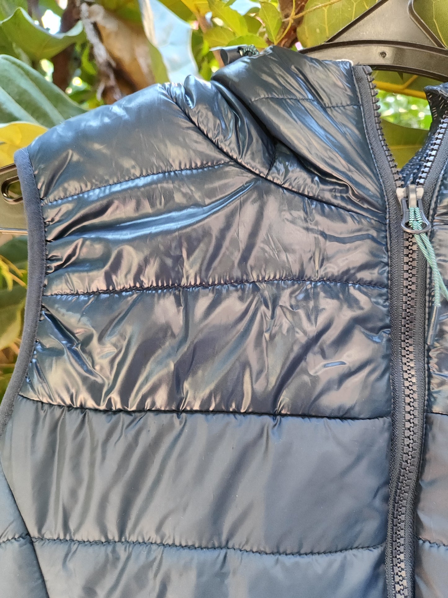 וסט פוך שחור/כחול מחמם ונעים - Image 2