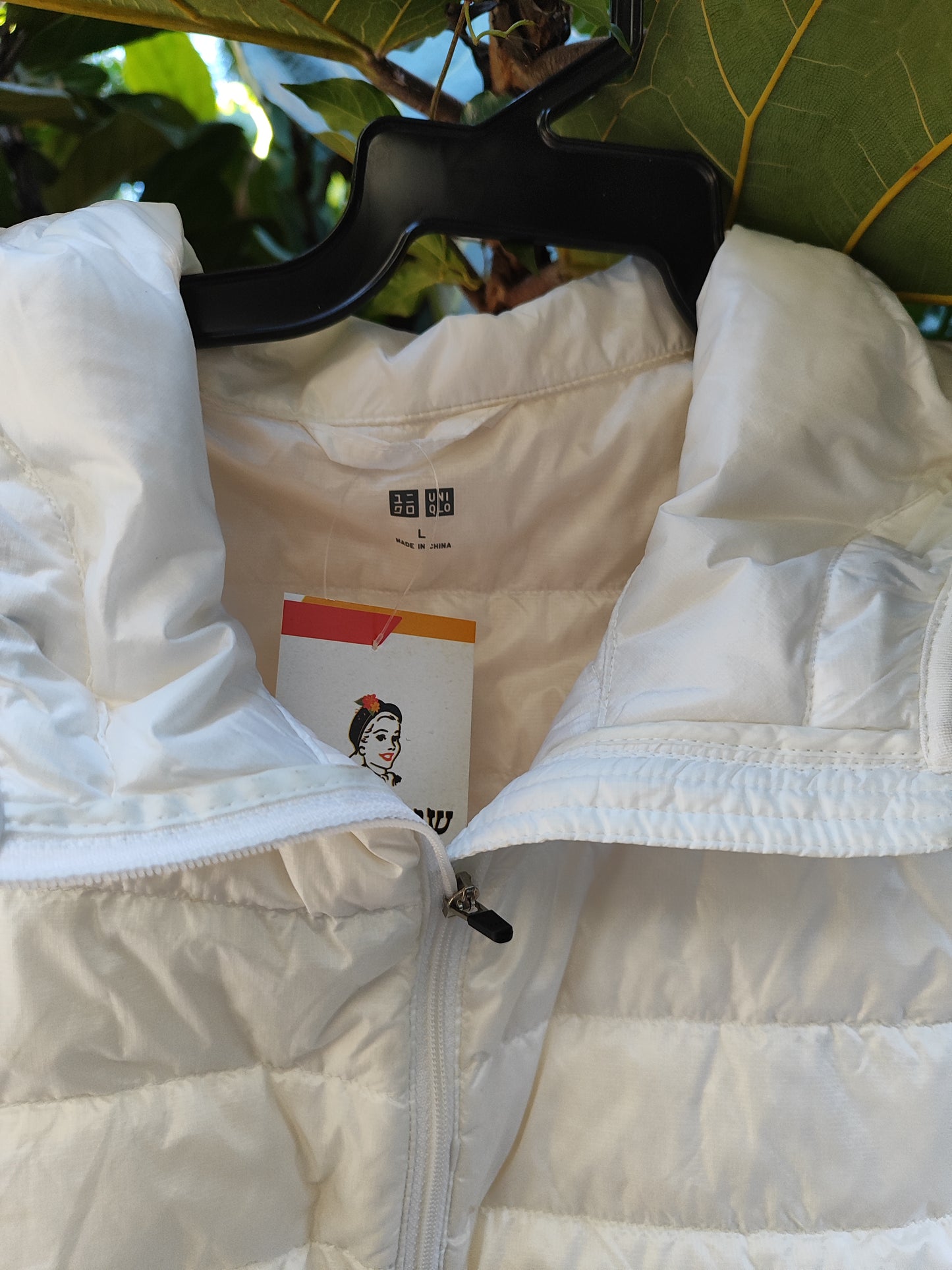 Uniqlo ווסט לבן רך ונעים  - Image 3 by Uniqlo