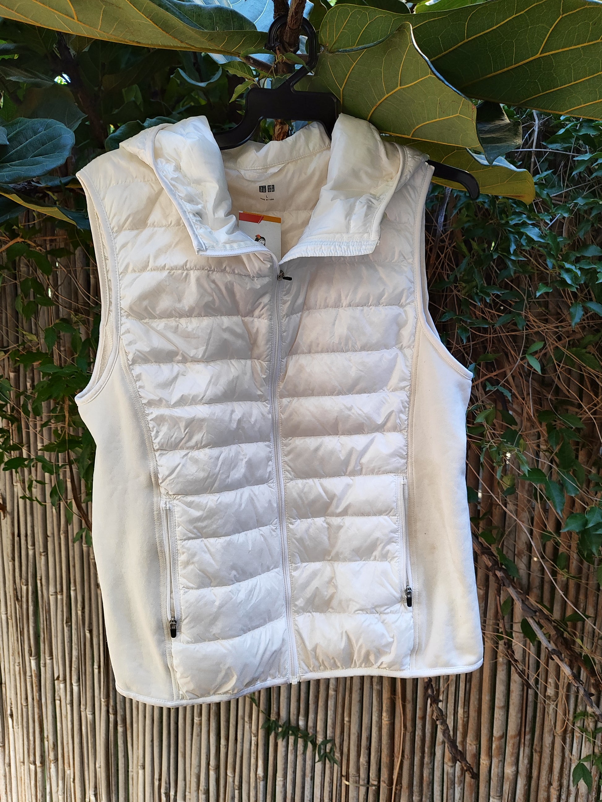 Uniqlo ווסט לבן רך ונעים  - Image 5 by Uniqlo