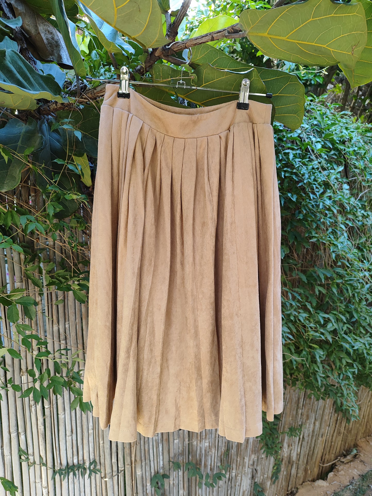 חצאית מוקה רחבת פנסים נעימה למגע - Image 5 by Yanga