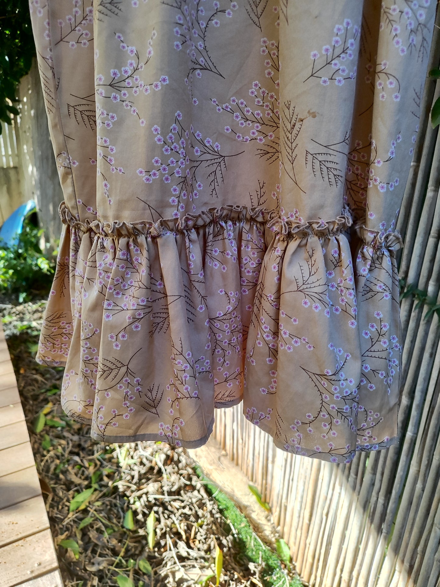 שמלת פרחים וינטג' בגווני חום ושקדיה - Image 6