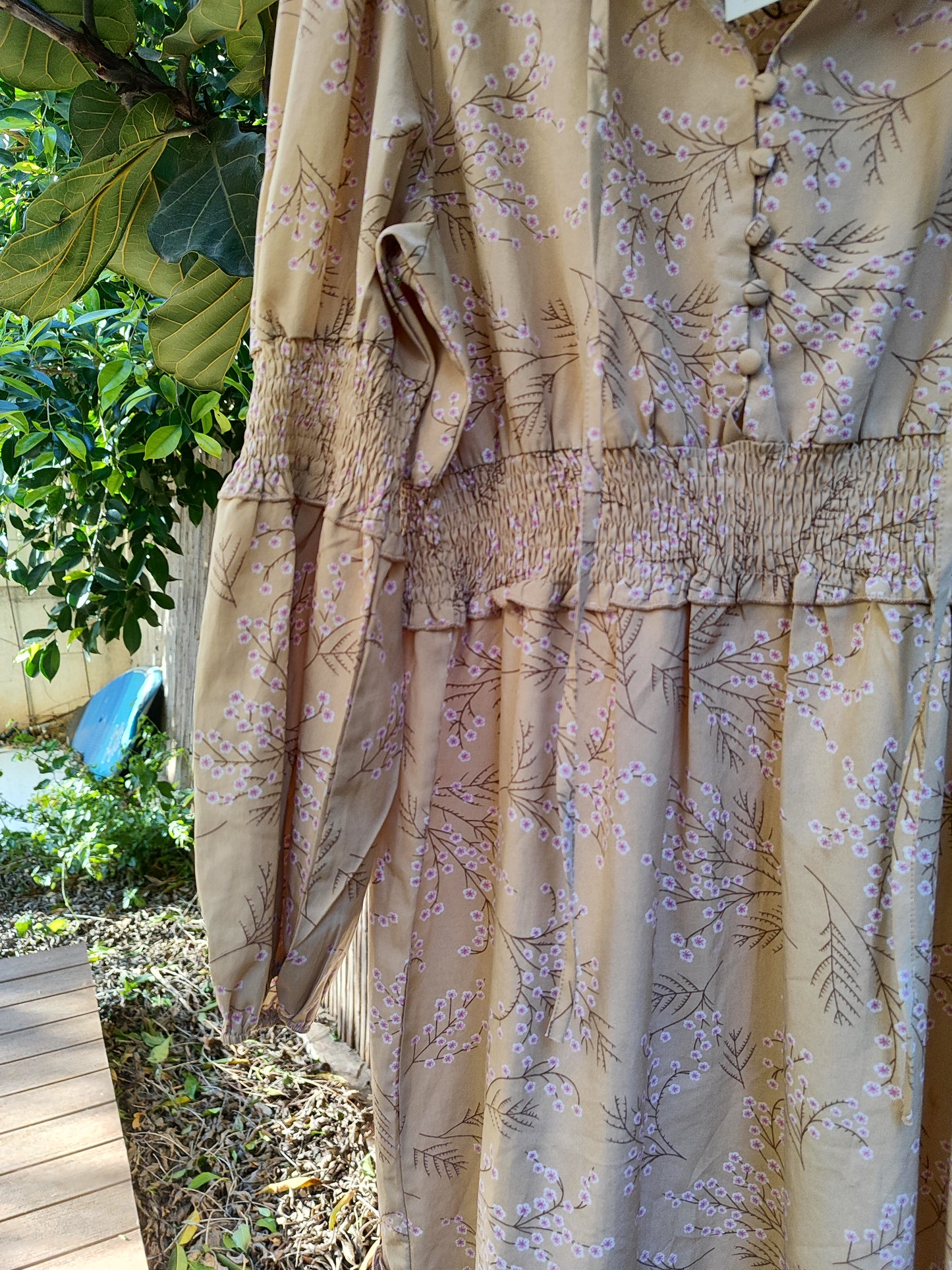 שמלת פרחים וינטג' בגווני חום ושקדיה - Image 7