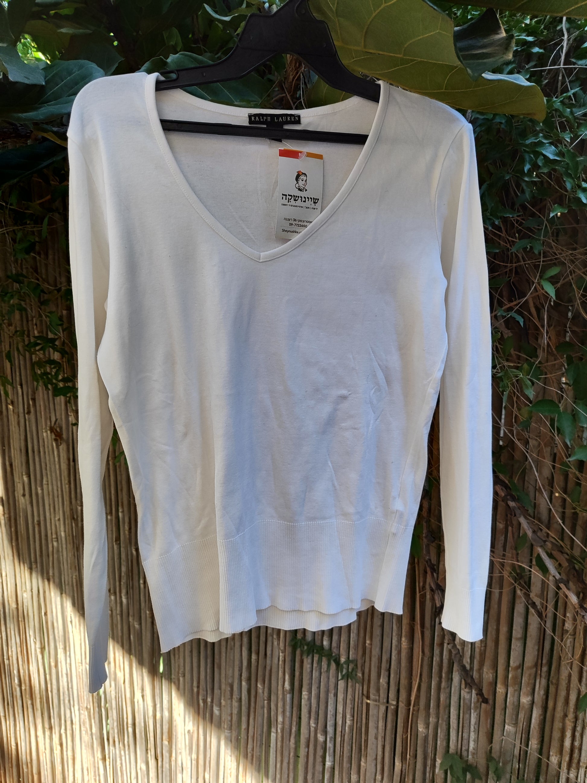  Ralph Lauren חולצה במםתח וי עמוק ומנגט במותן - Image 3 by Ralph Lauren