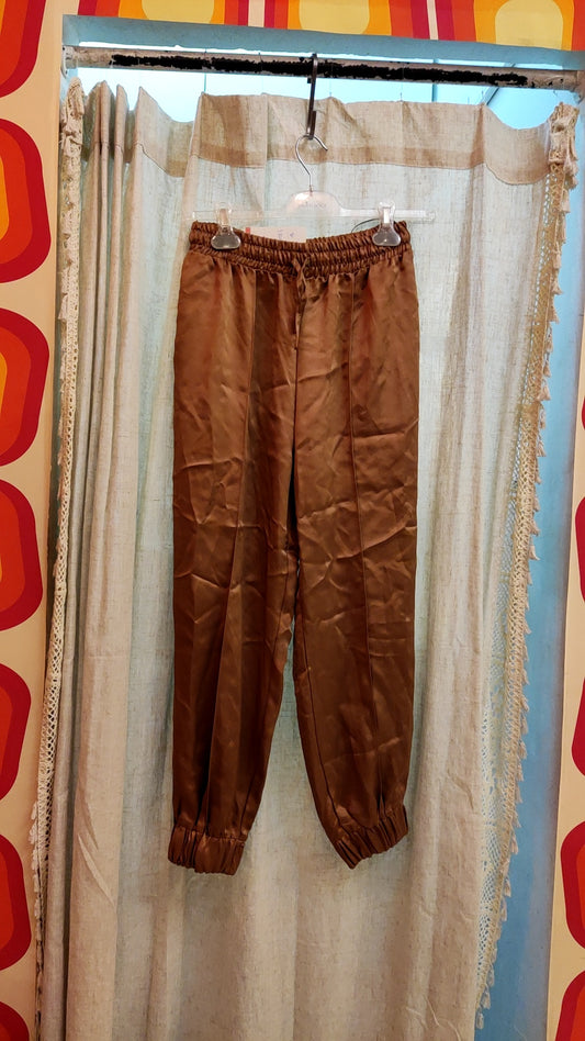 מכנסיים מבריקים בפס מקשט עם חגורת כיווצים וכיווצי קרסול - Size S (בגומי מעט מתוח 36 סמ) 