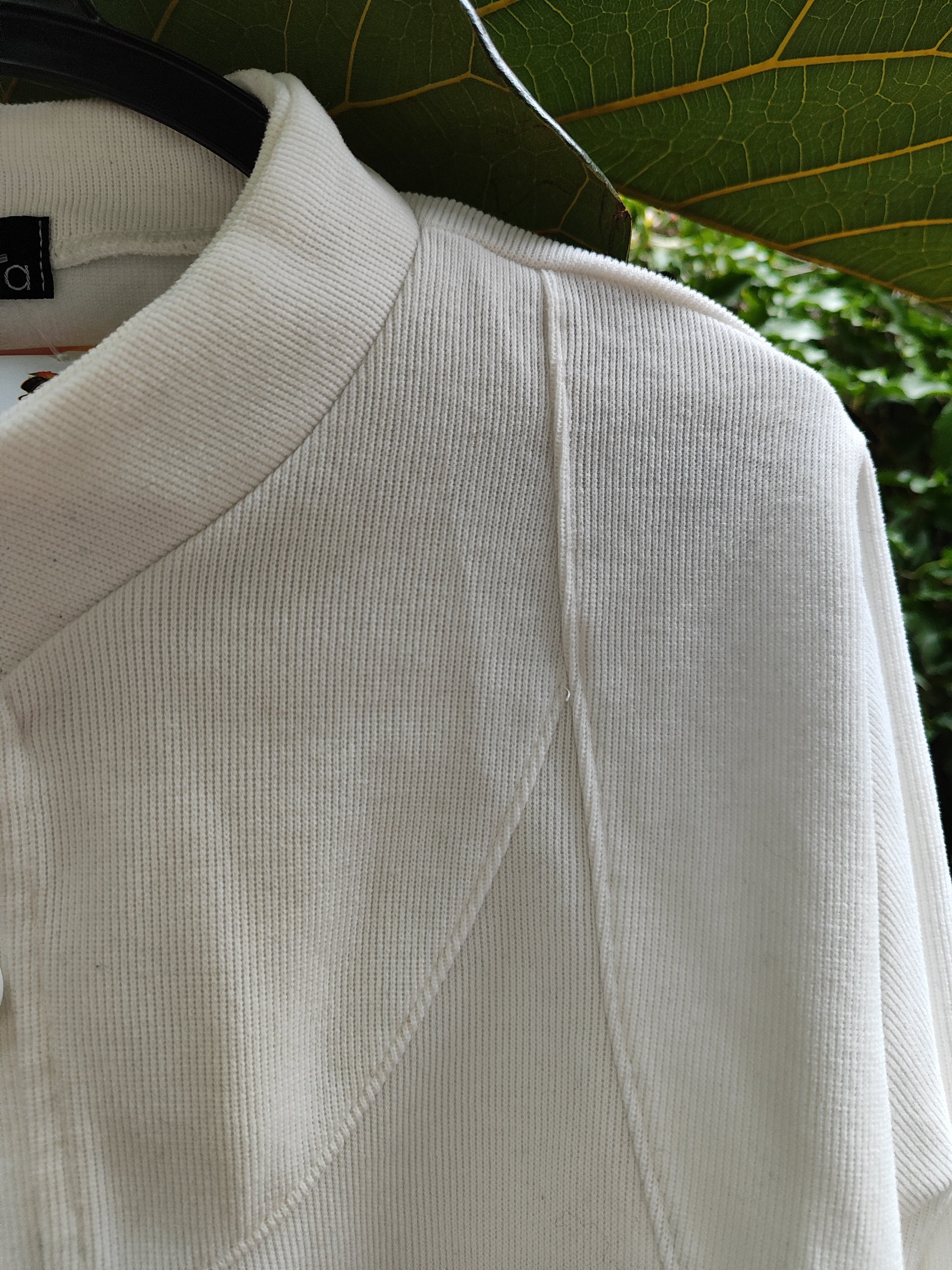 קרדיגן לבן עבה בכיסים צדדיים ושבילים בחזה by Cala - Size M
