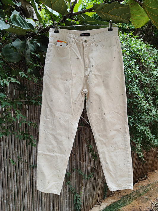מכנסי ג'ינס קרם בנגיעות נצנצים שובבות  by SPRING fashion - Size 38