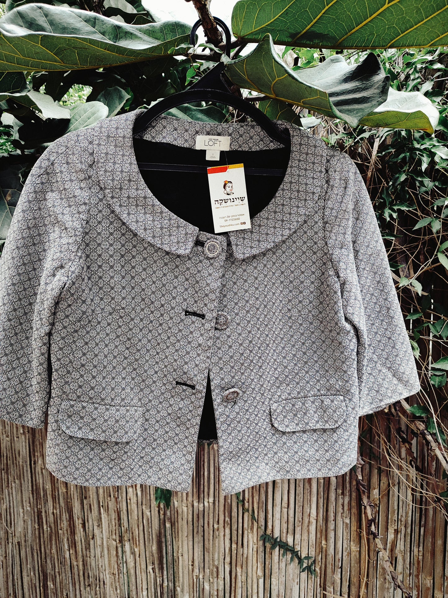 ז'קט קצר אפור בטקסטורה צאוורון מחייך וכפתורים נוכחיים  - Image 3 by LOFT