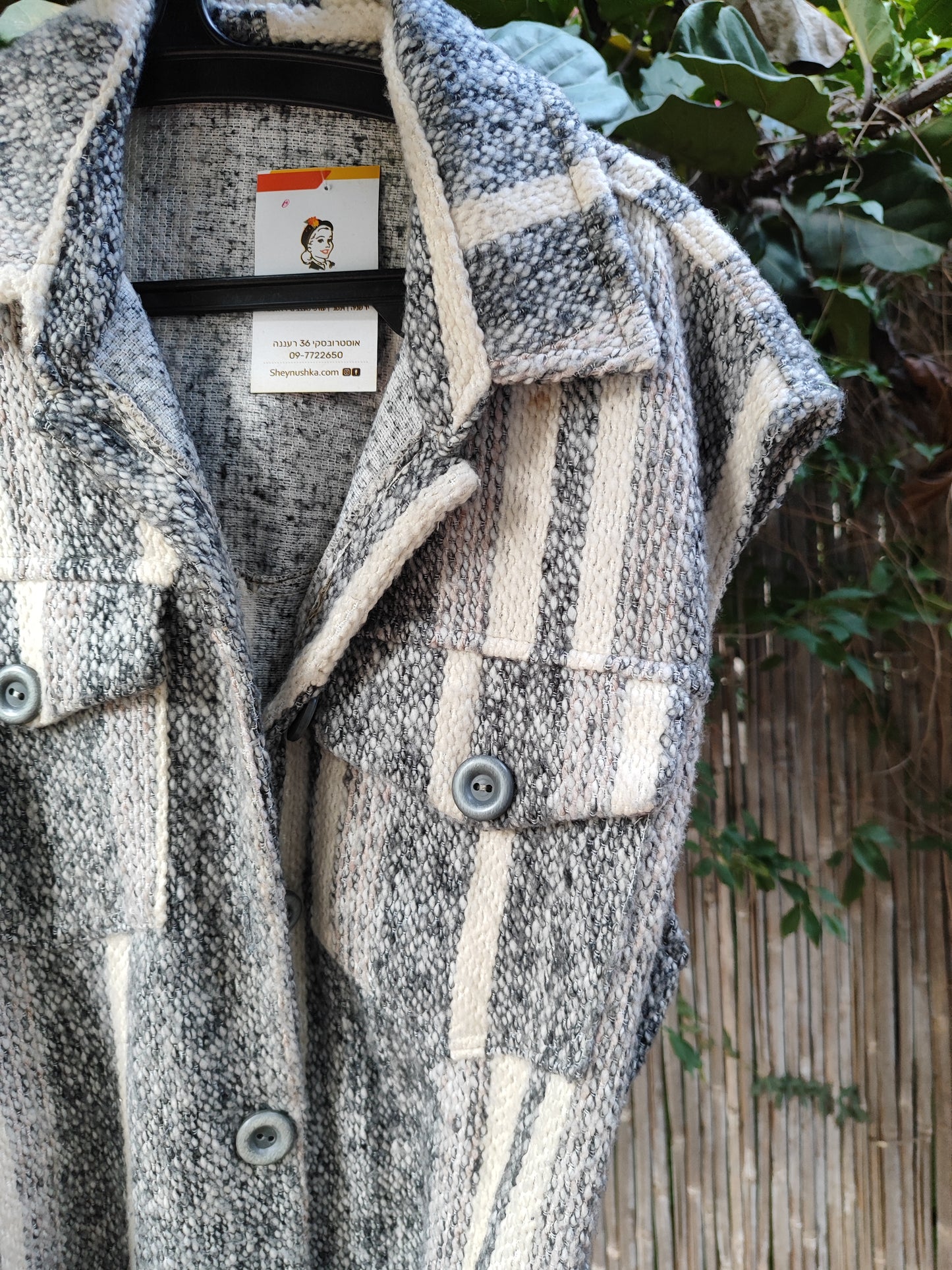 ווסט צמר בגווני אפור לבן בתוספת חגורה  - Image 5